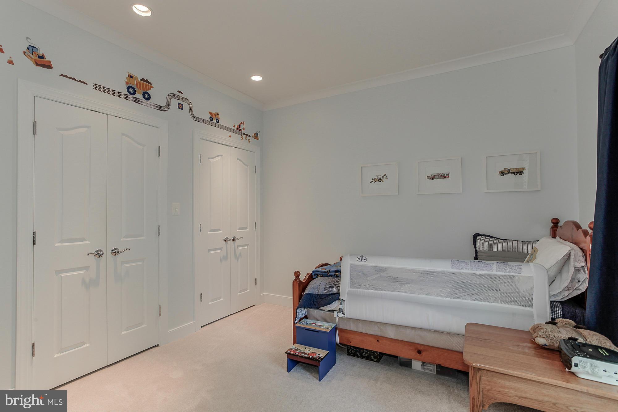 NORTH BARCROFT - Residential