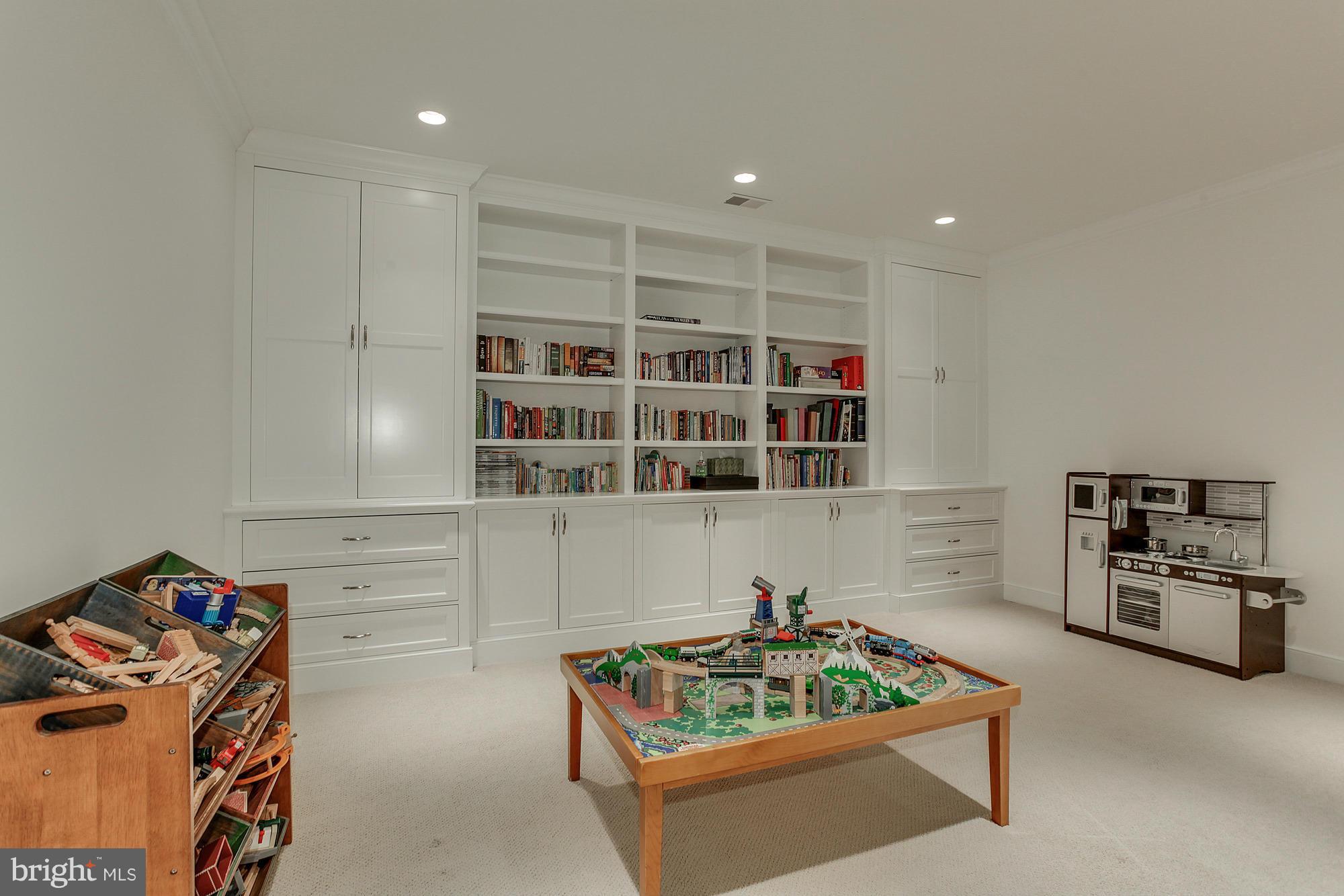 NORTH BARCROFT - Residential