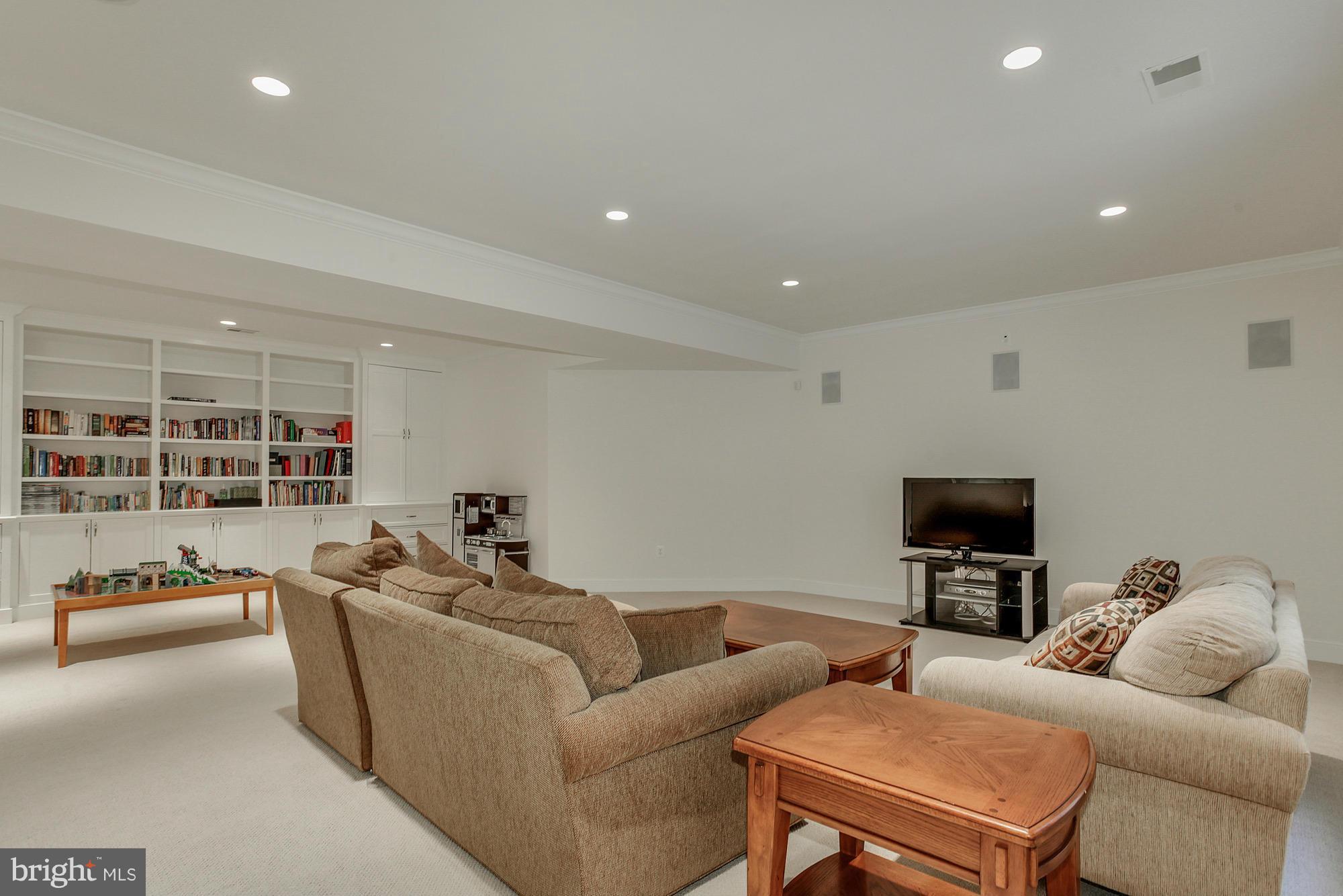 NORTH BARCROFT - Residential