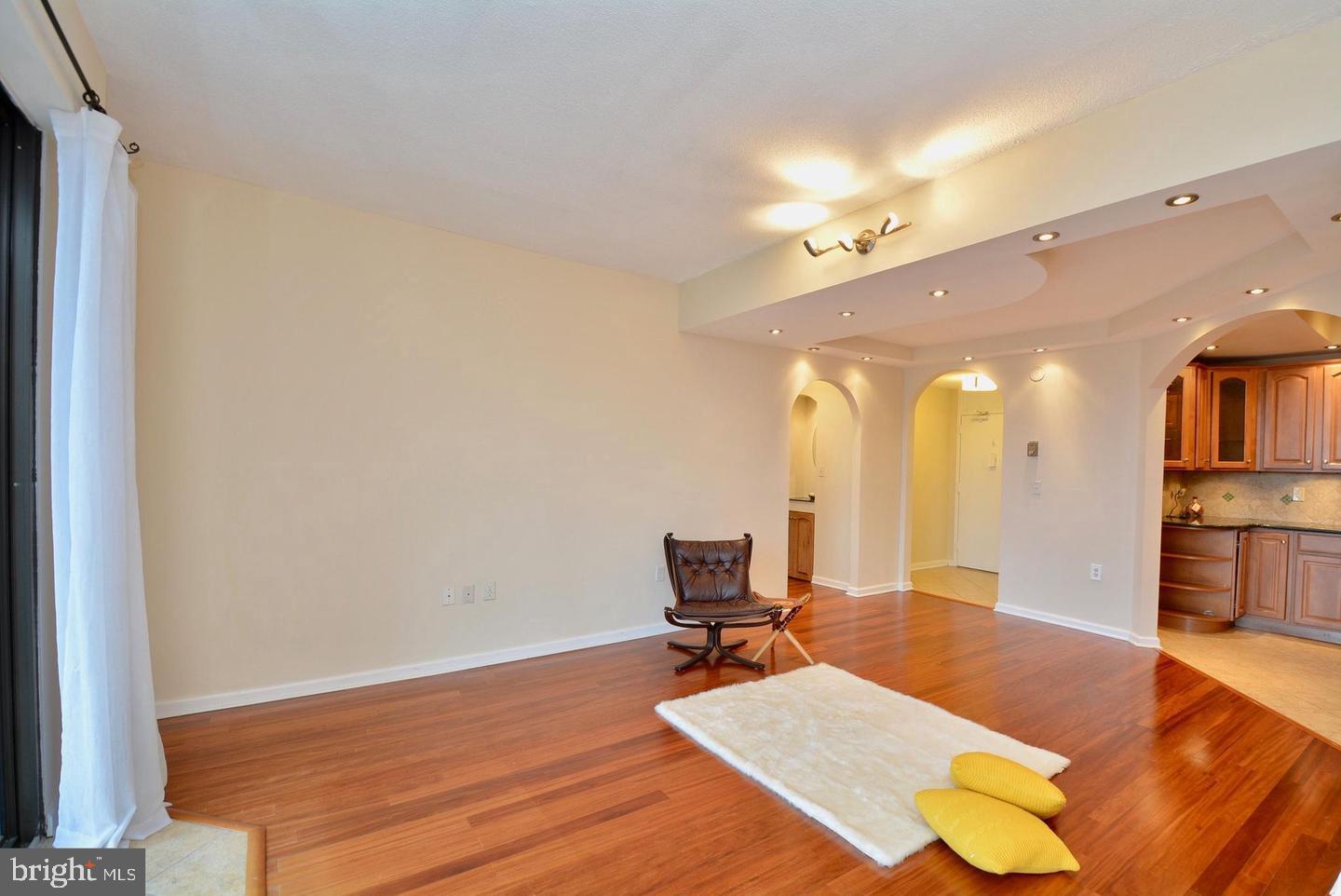 THE RIVIERA OF CHEVY CHASE - Residential Lease