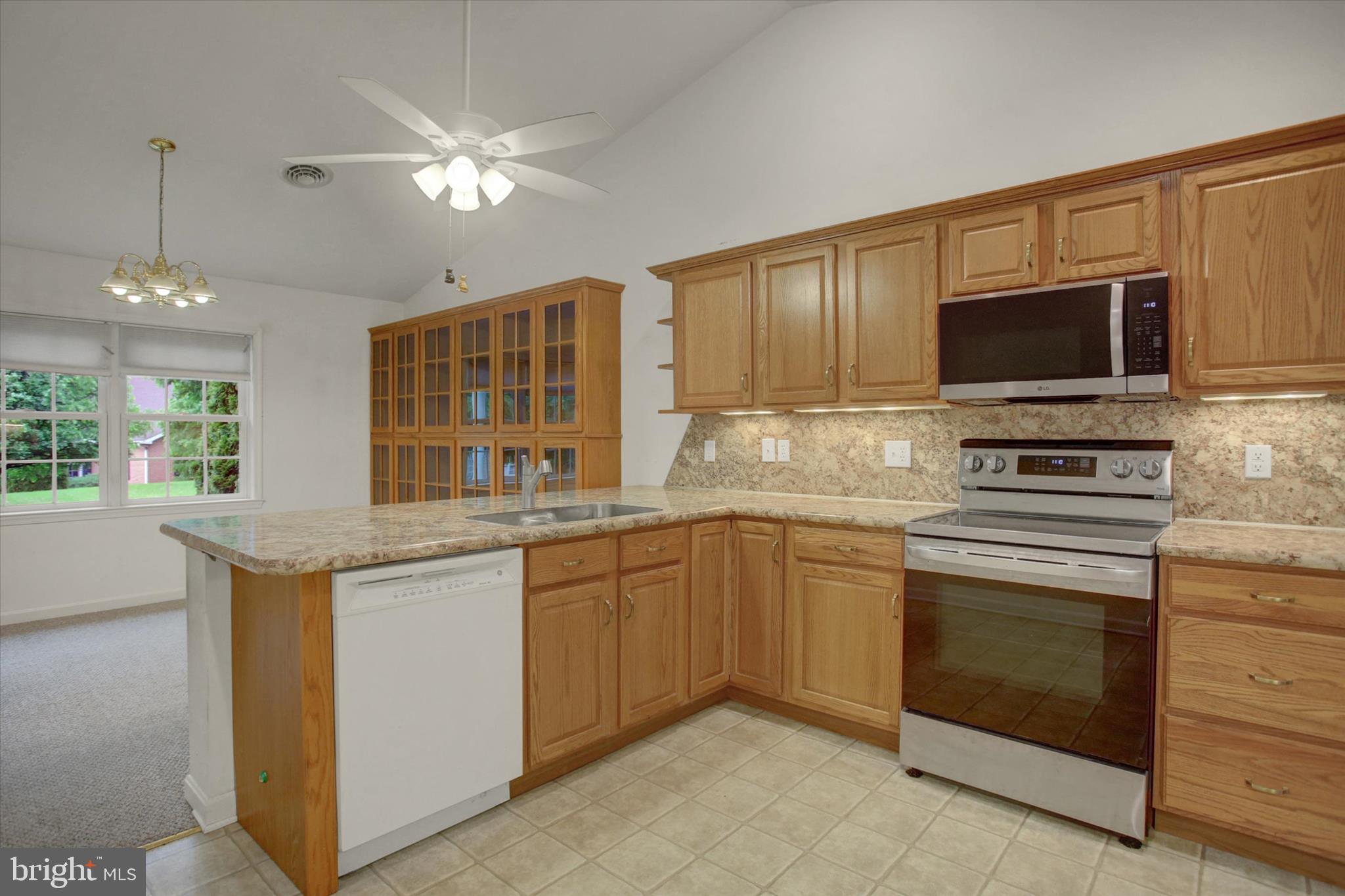 MOSS SPRING ESTATES - Residential