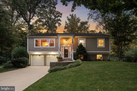 Photo of 9303 Swinburne Court, FAIRFAX, VA 22031 (MLS # VAFX2289544)