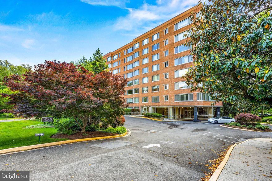 One of the largest 2-bedroom, 2-bathroom condo in the building! Fully renovated with open floor plan and tons of natural light overlooking nature. Brand new kitchen from top to bottom. Condo fee covers all utilities with cable and internet, secure building with 24 hour concierge, laundry facilities, fitness center, rooftop deck, and separately deeded parking spot. Unbeatable location with easy access to shopping, dining, and public transportation. Reach out for a tour!