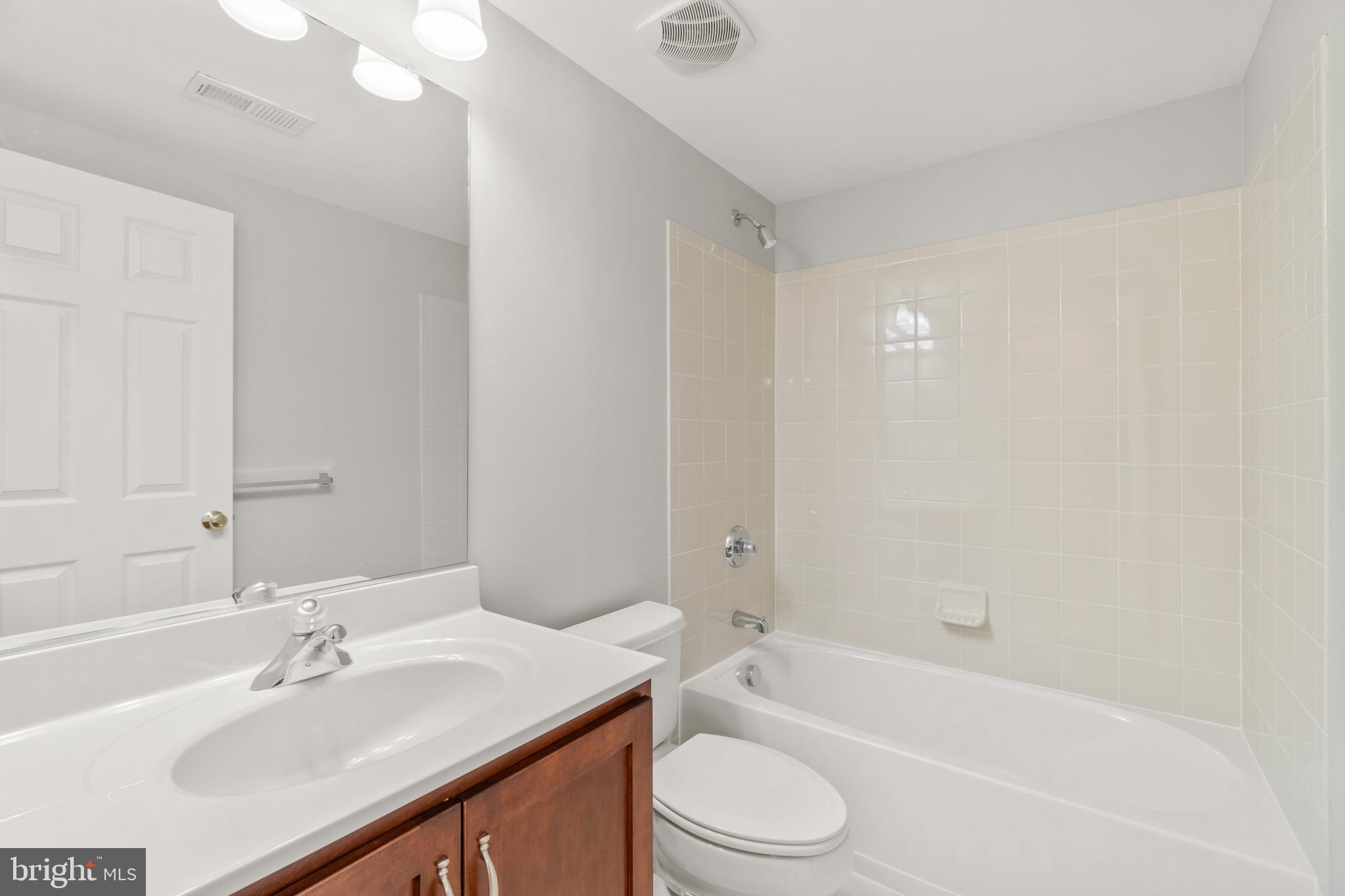 BELMONT COUNTRY CLUB - Residential Lease