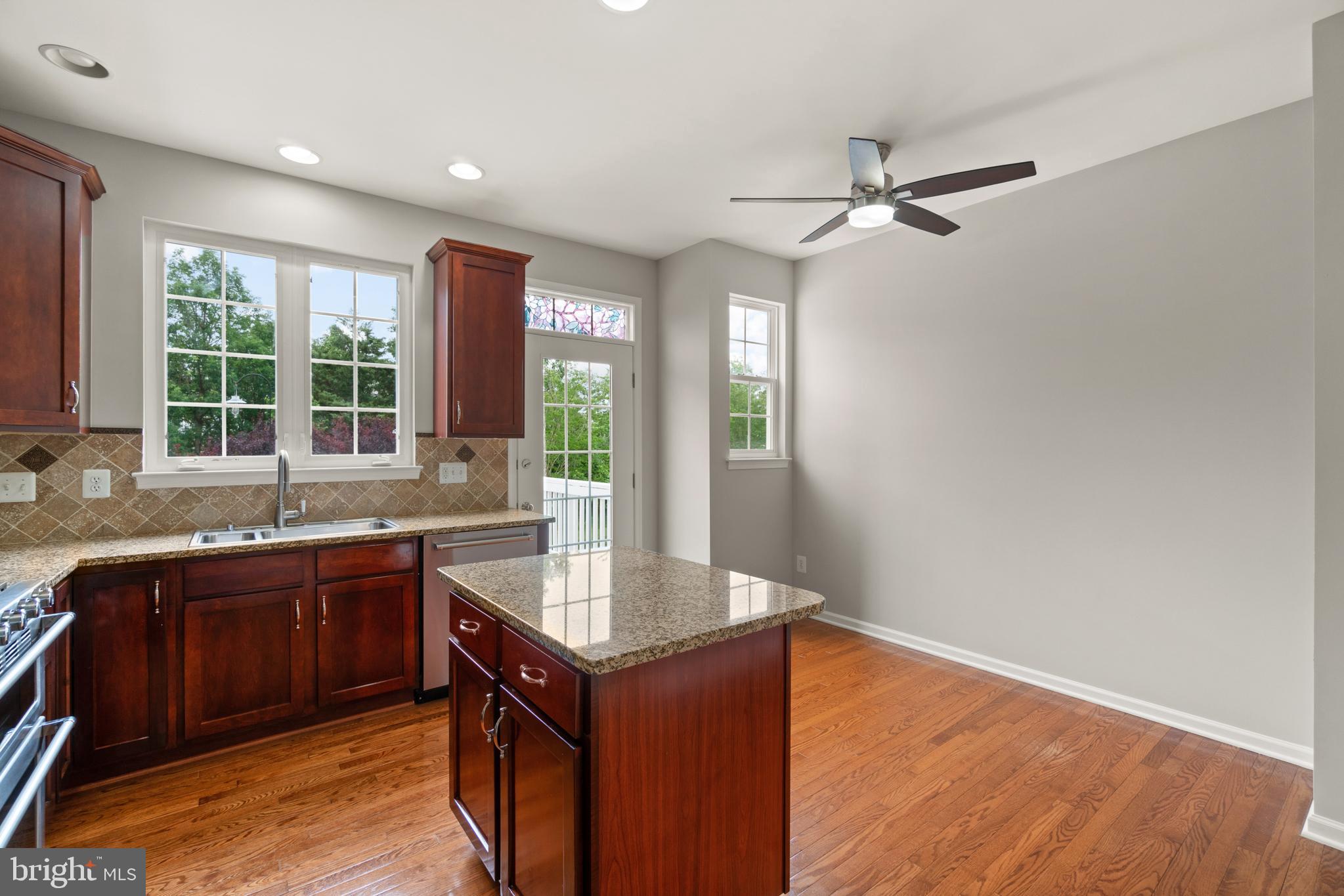 BELMONT COUNTRY CLUB - Residential Lease