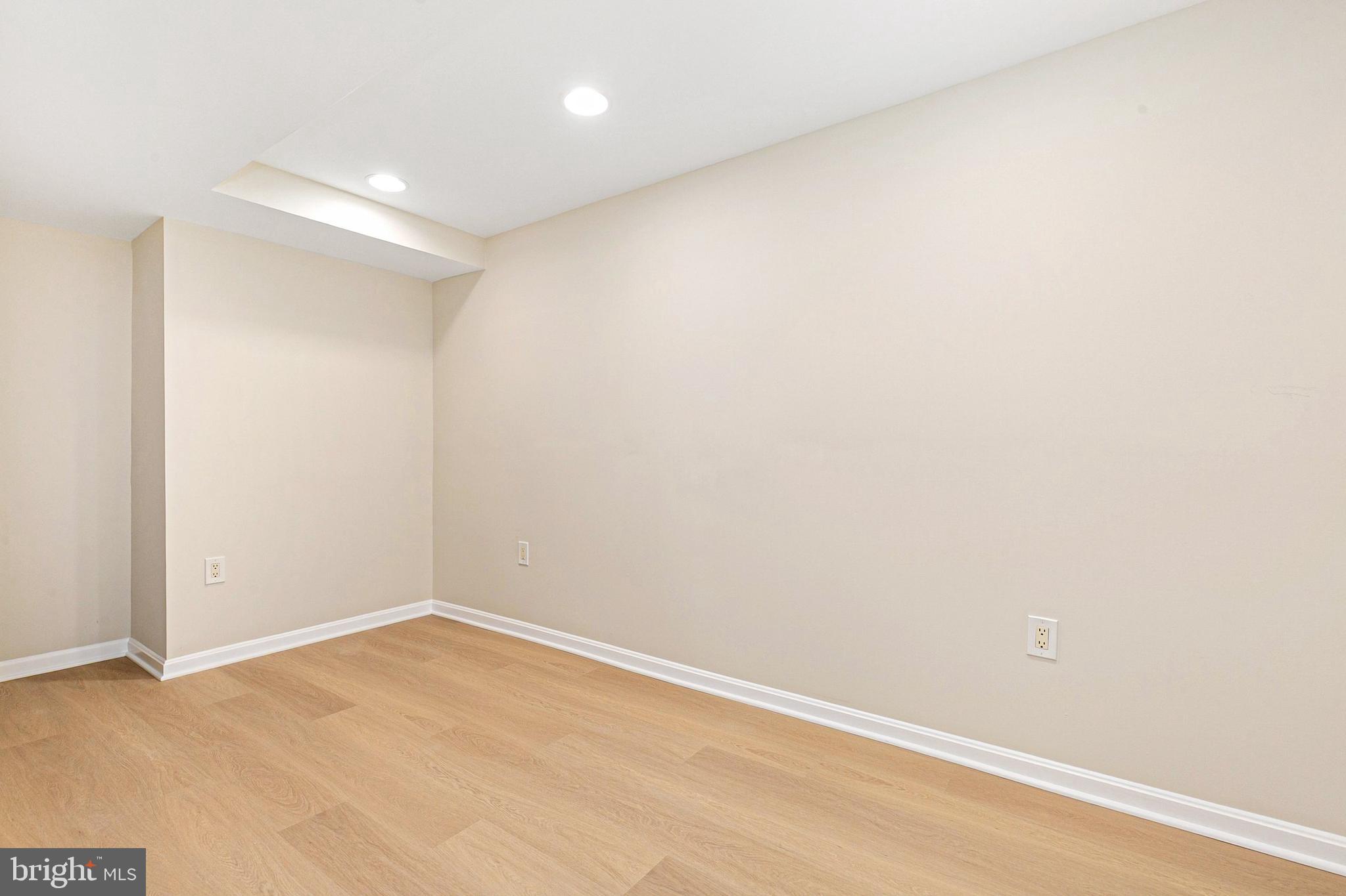 WHEATON WOODS - Residential