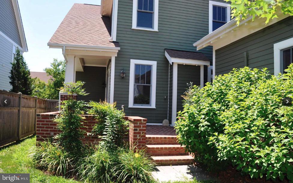 EASTON VILLAGE - Residential