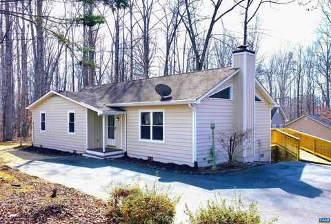 Homes For Sale - 820 Jefferson Dr Dr<br/> PALMYRA, VA 22963