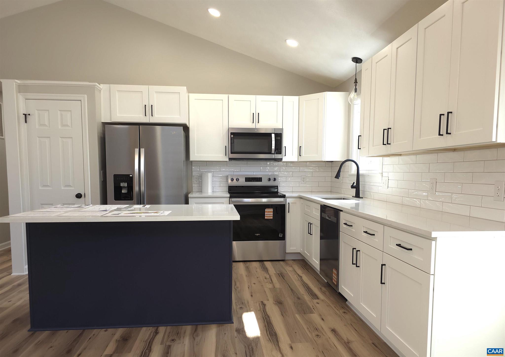 LAKE MONTICELLO - Residential