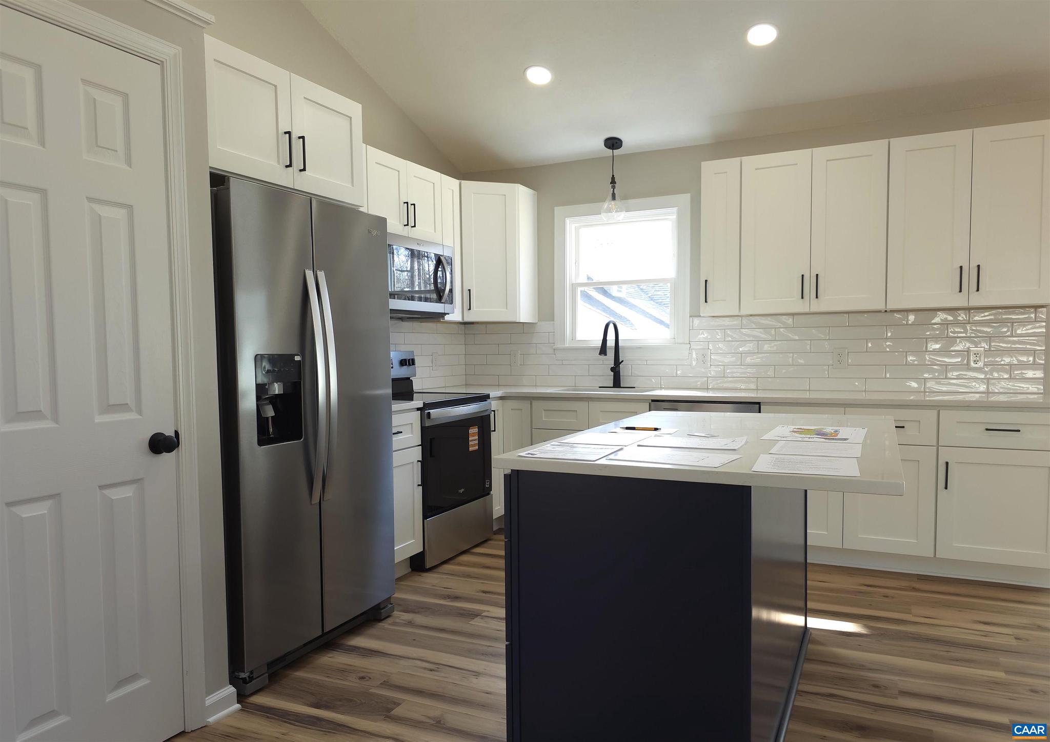 LAKE MONTICELLO - Residential