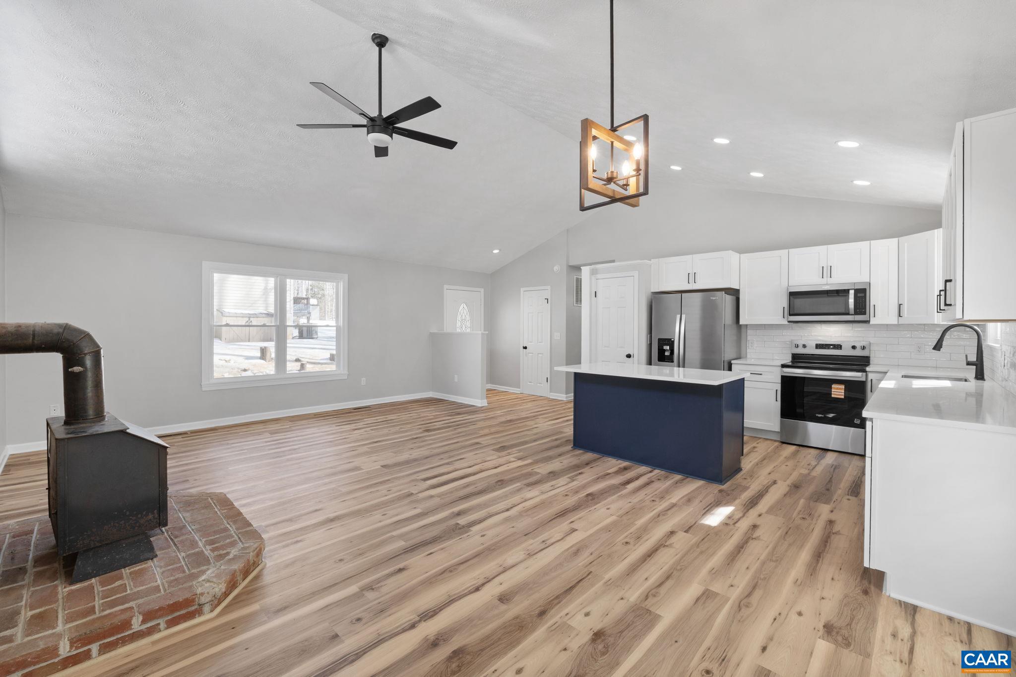 LAKE MONTICELLO - Residential