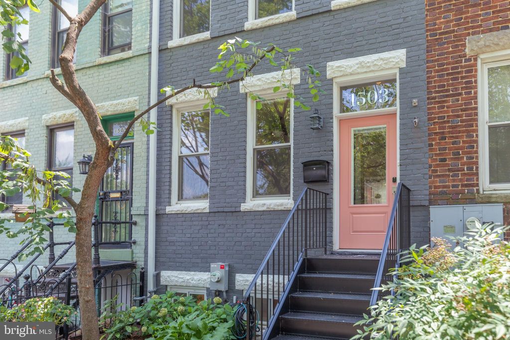 Photo of 1503 G Street SE, WASHINGTON, DC 20003 (MLS # DCDC2221952)
