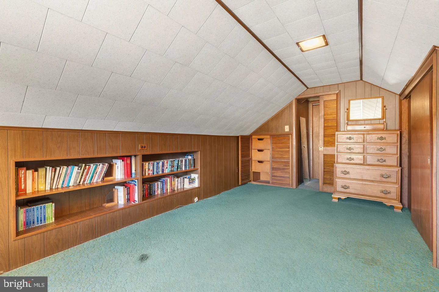 Norristown, Pennsylvania 19401, United States, 5 Bedrooms Bedrooms, ,2 BathroomsBathrooms,Residential,Contingent,80693