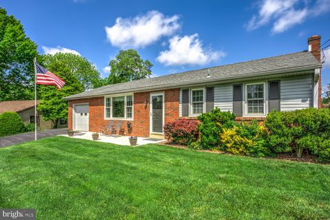 Photo of 68 Tennyson Drive, Lancaster, PA 17602 (MLS # PALA2050930)