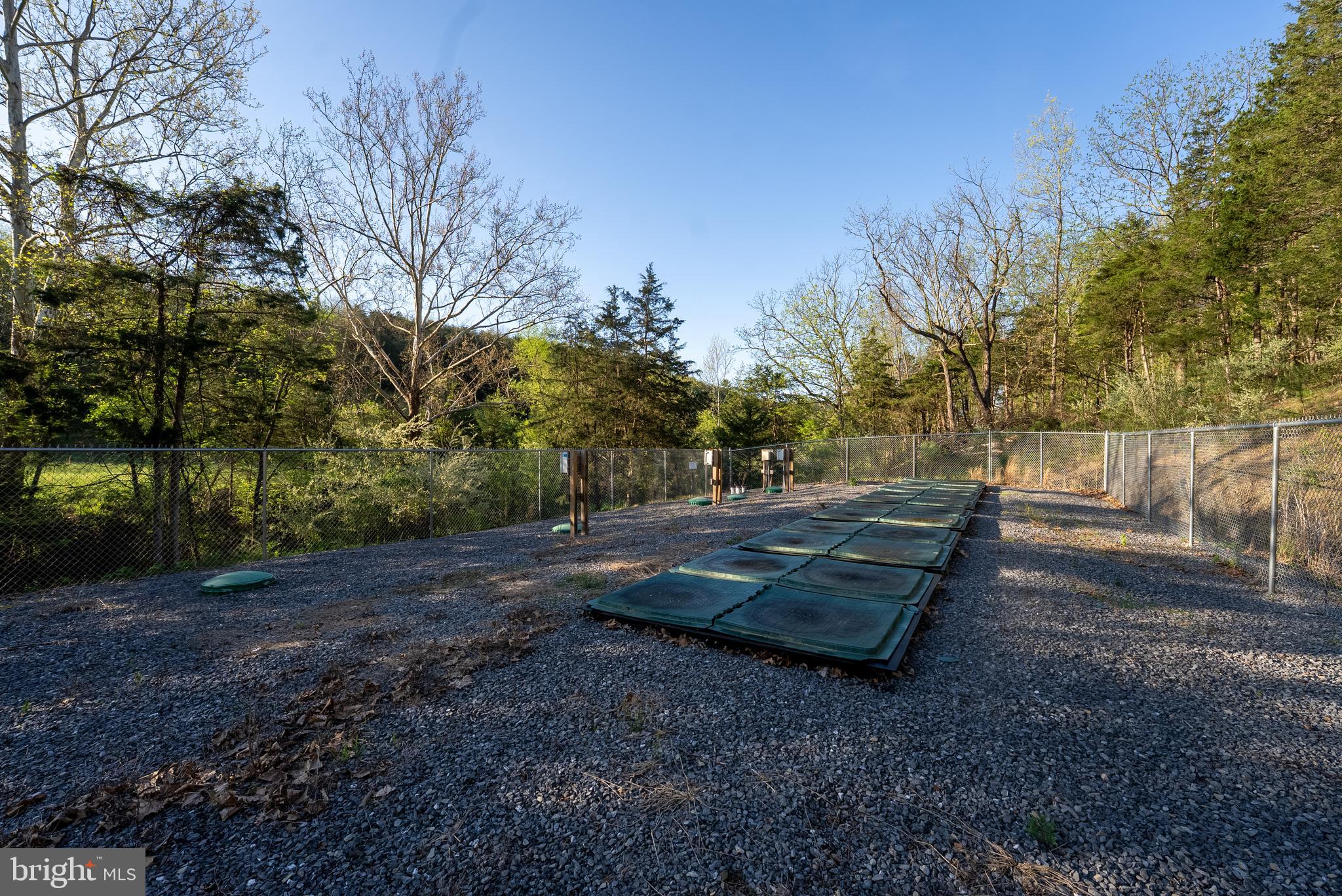 CRYSTAL VALLEY RANCHETTES - Farm