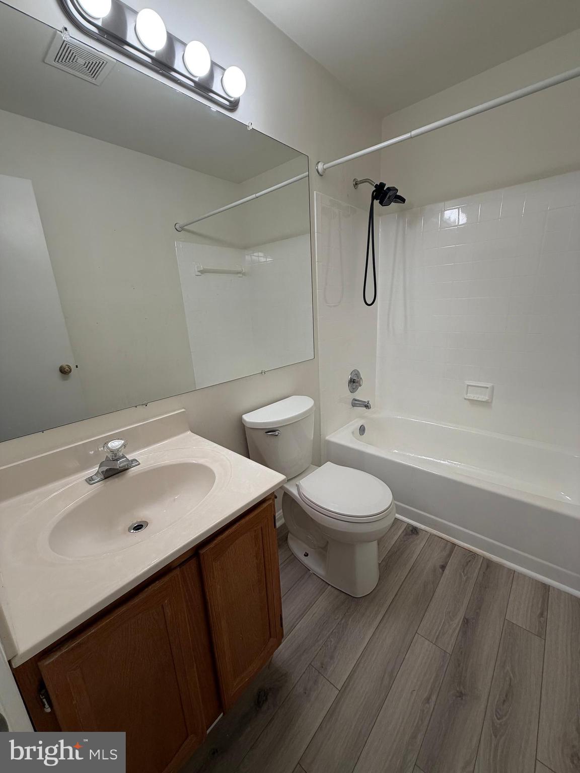 BALLANTRAYE - Residential Lease