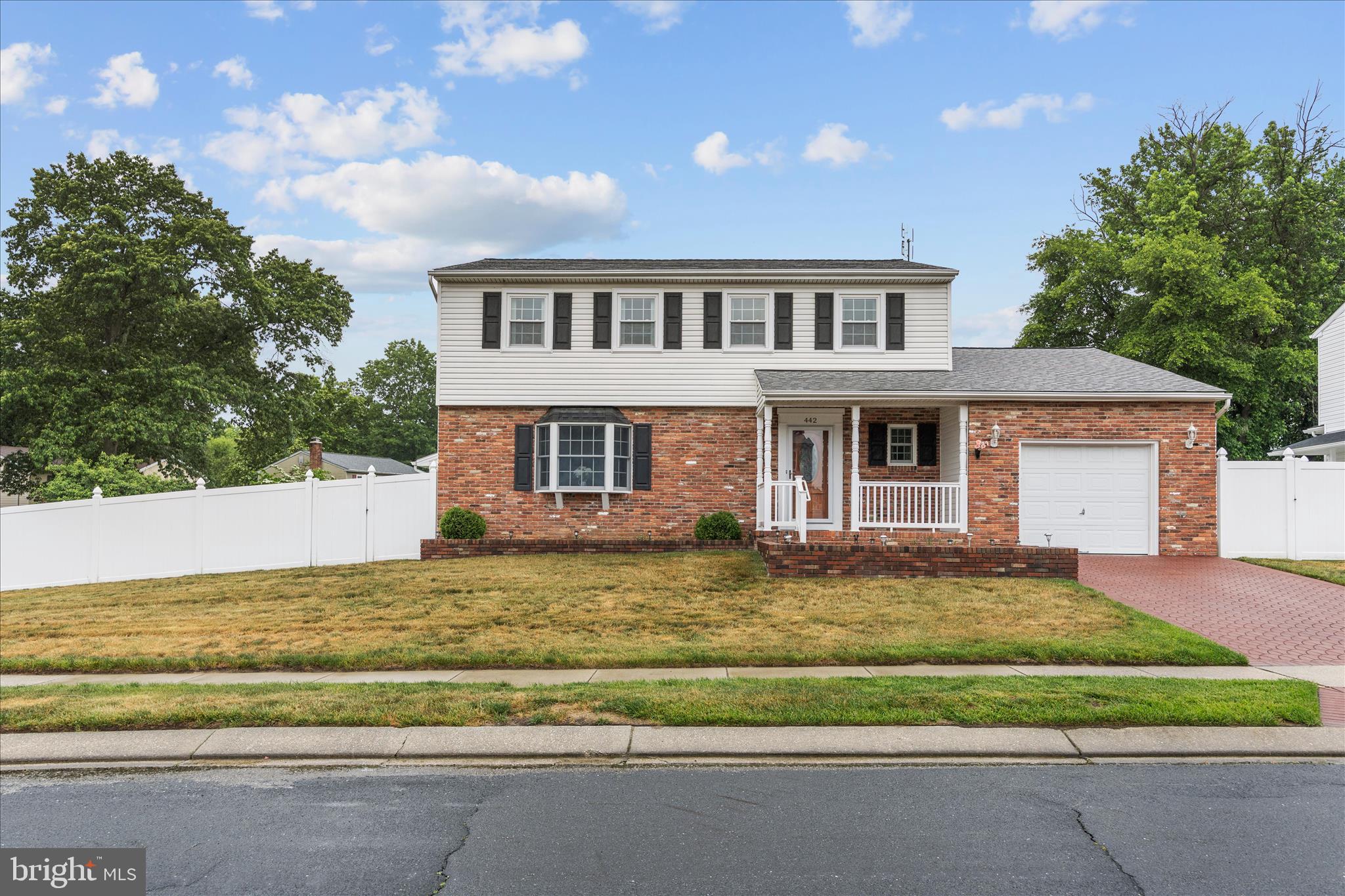 WILLIAMSTOWNE - Residential