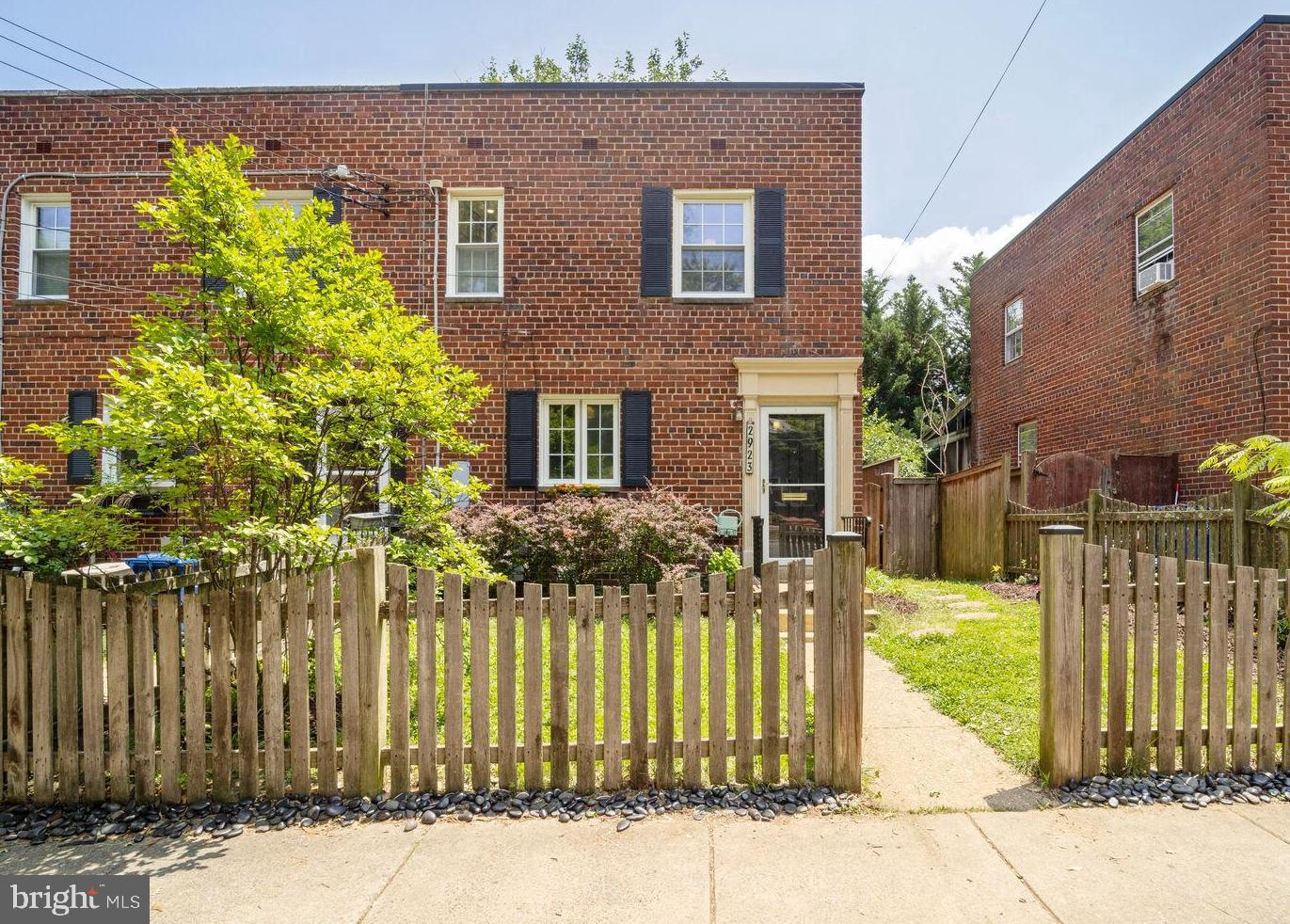 WARWICK VILLAGE - Residential