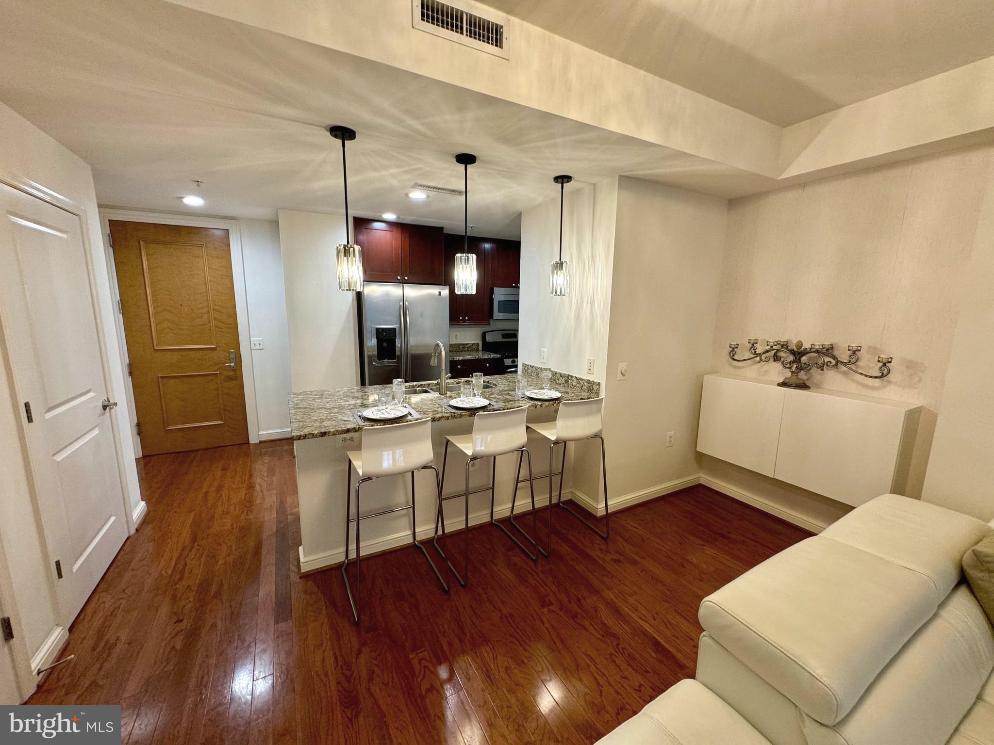 MIDTOWN AT RESTON TOWN CENTER - Residential