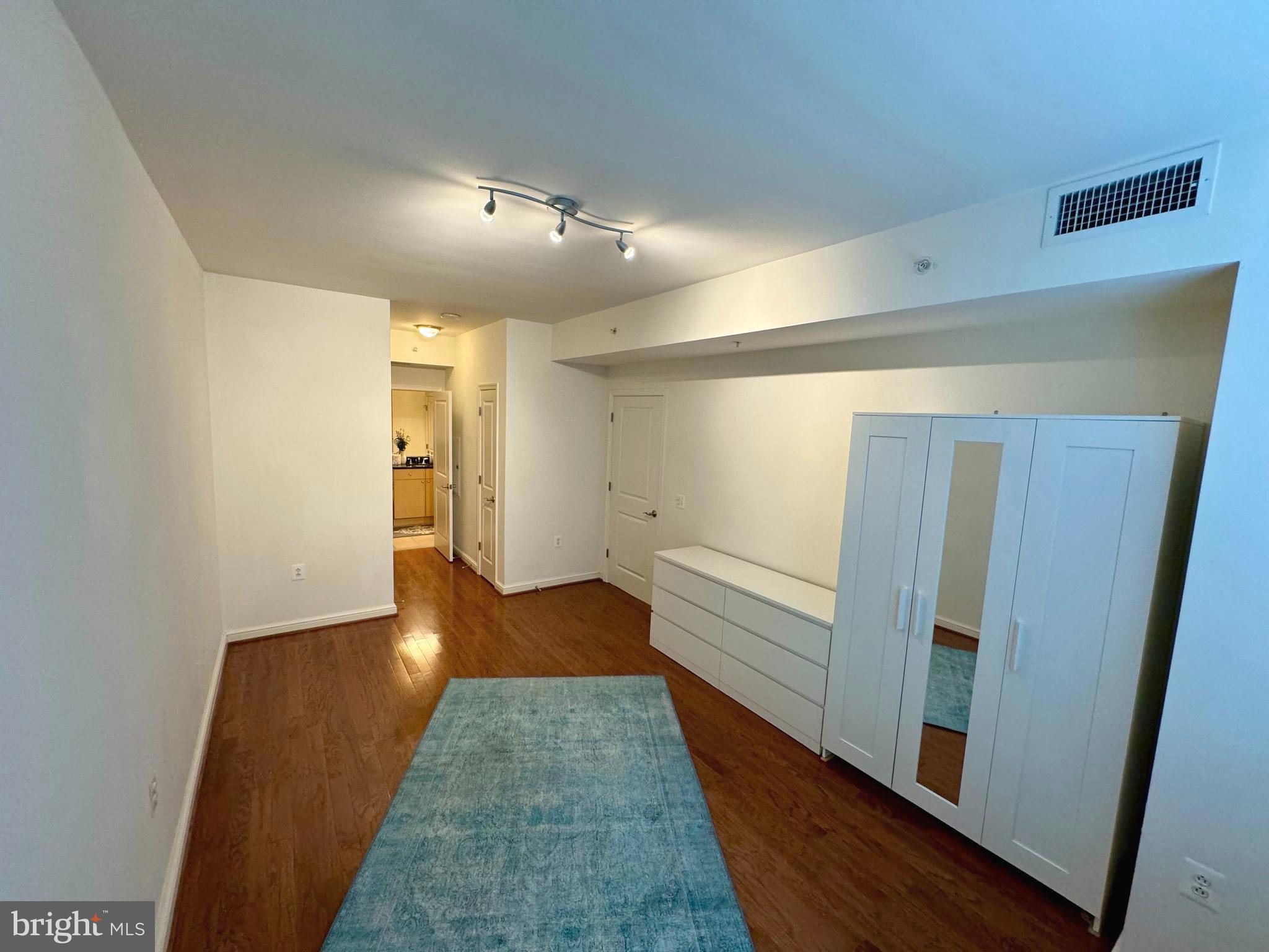 MIDTOWN AT RESTON TOWN CENTER - Residential