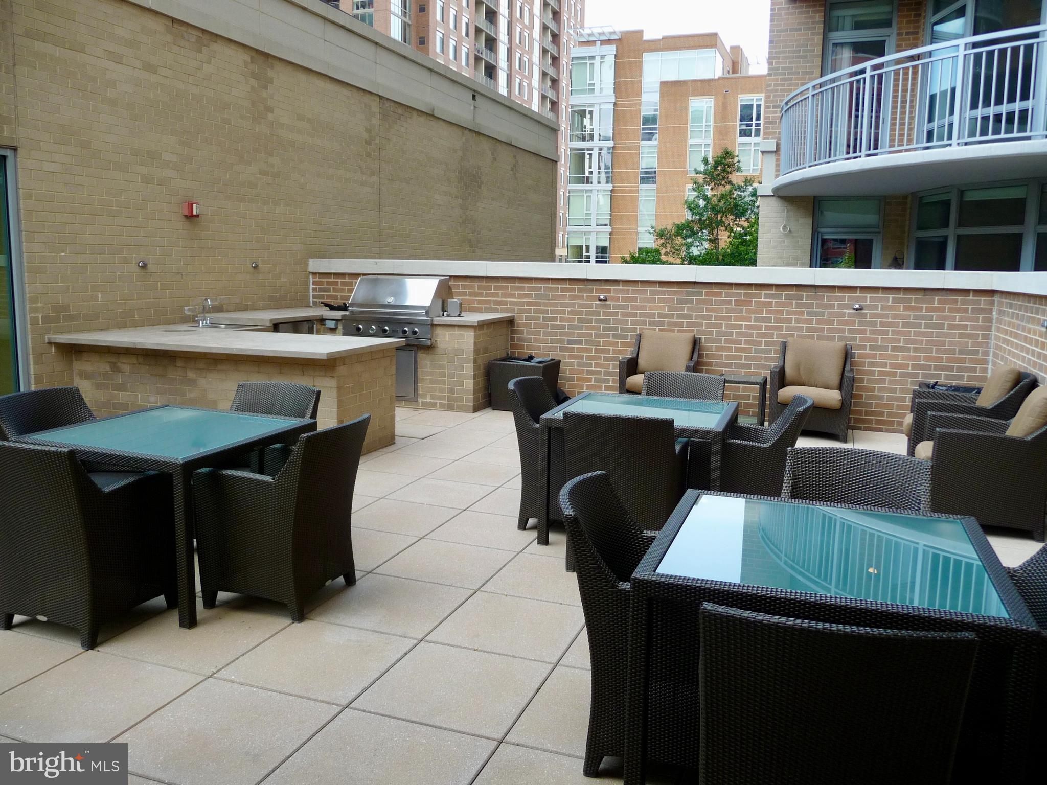 MIDTOWN AT RESTON TOWN CENTER - Residential