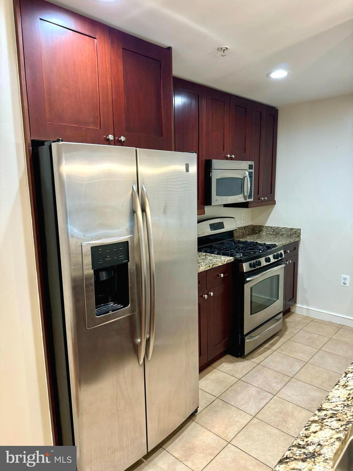 MIDTOWN AT RESTON TOWN CENTER - Residential