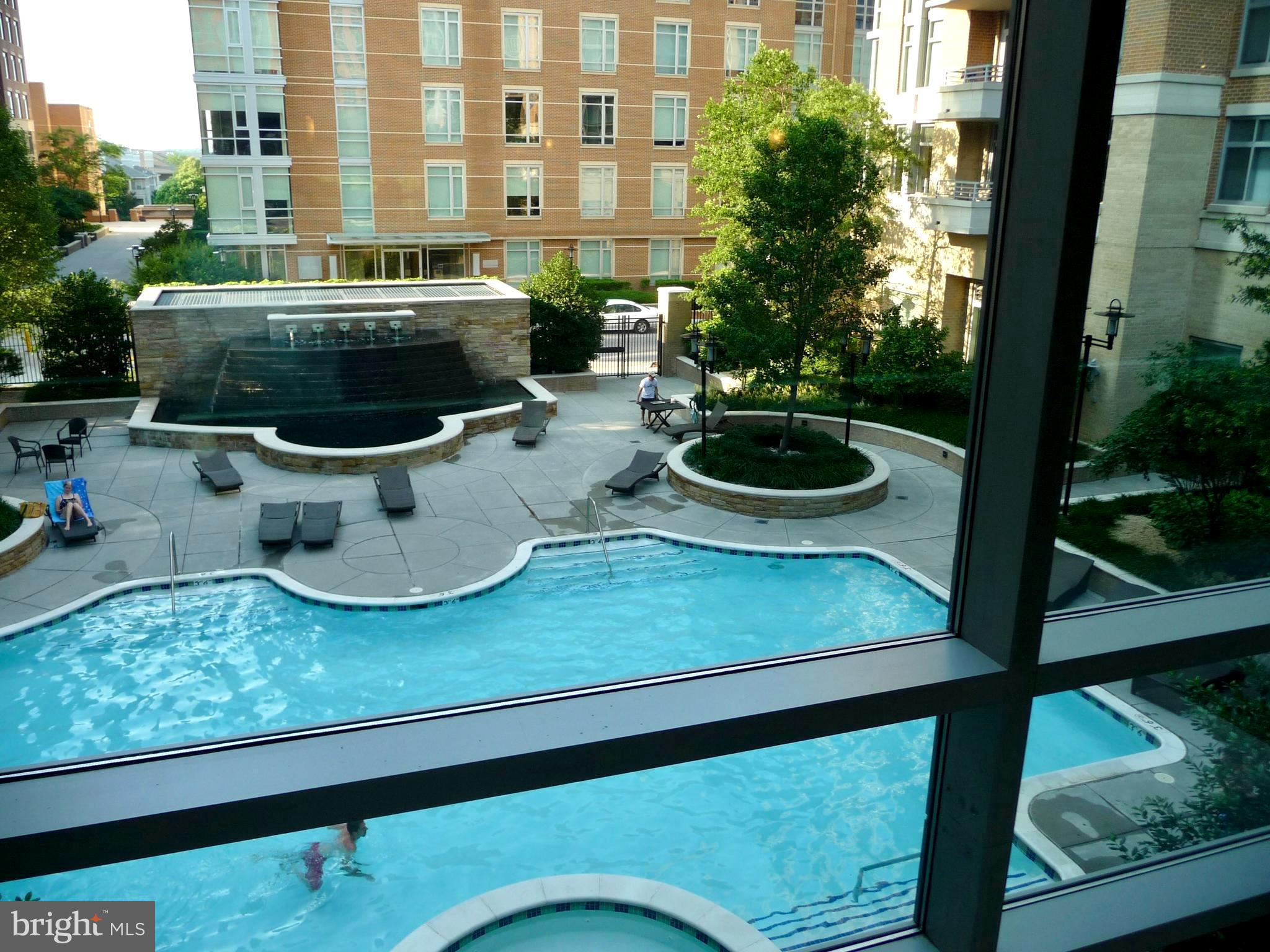 MIDTOWN AT RESTON TOWN CENTER - Residential