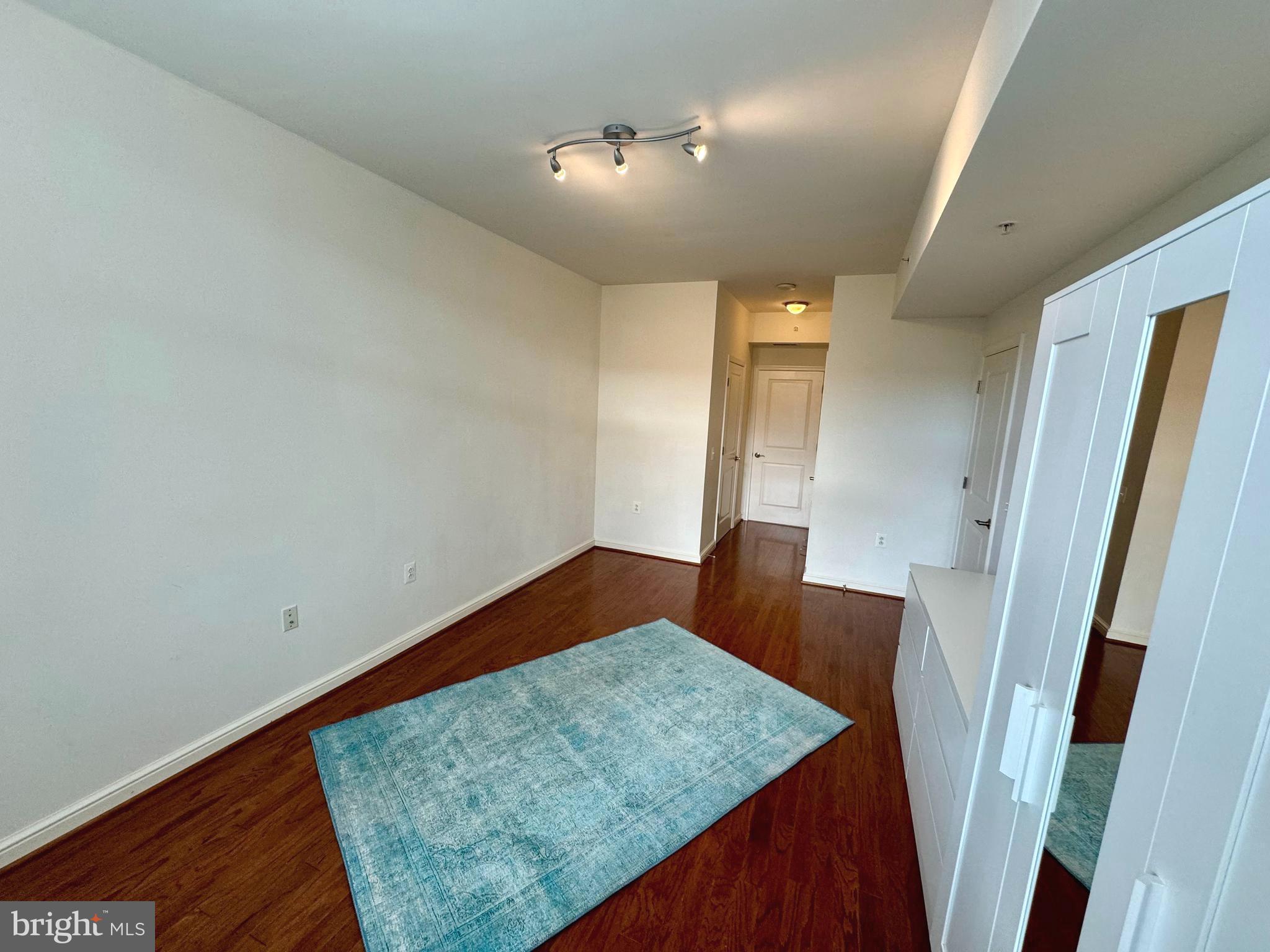 MIDTOWN AT RESTON TOWN CENTER - Residential