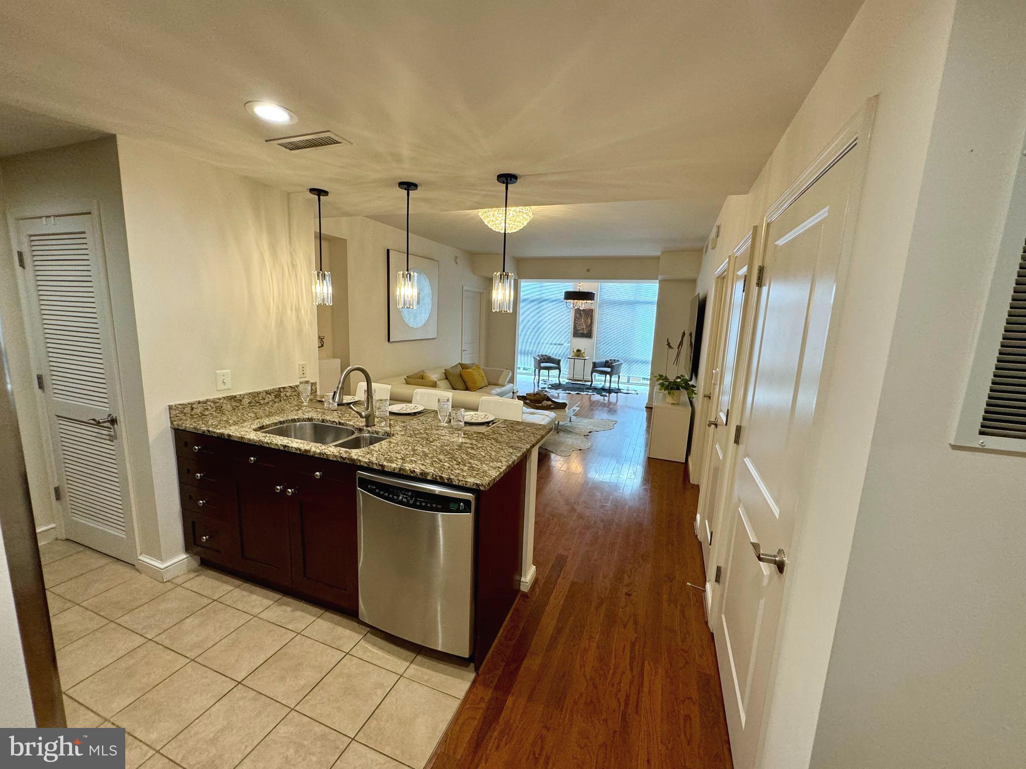 MIDTOWN AT RESTON TOWN CENTER - Residential