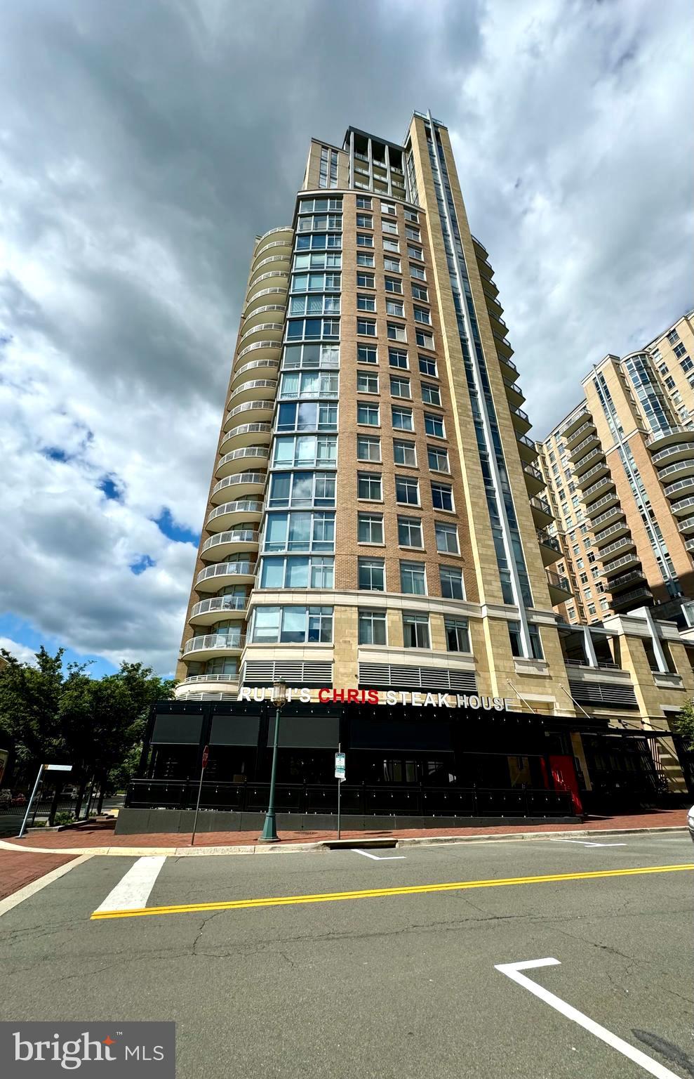 MIDTOWN AT RESTON TOWN CENTER - Residential