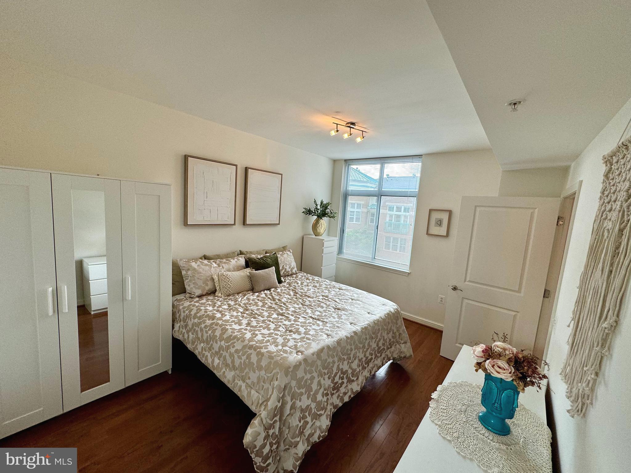 MIDTOWN AT RESTON TOWN CENTER - Residential