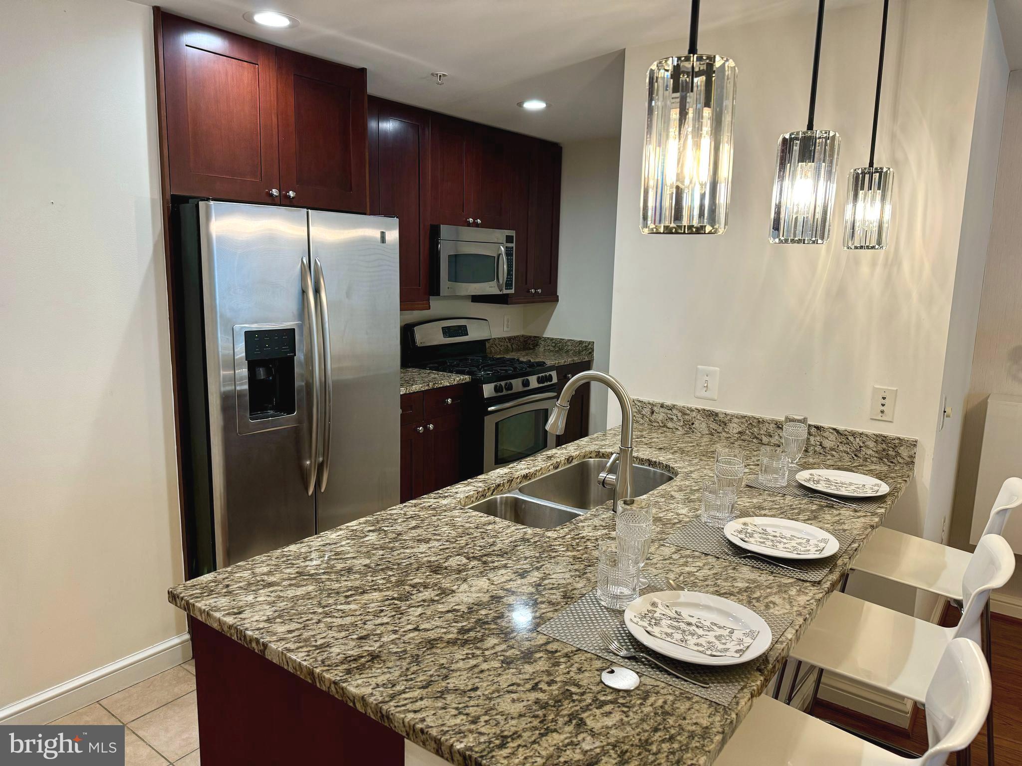 MIDTOWN AT RESTON TOWN CENTER - Residential