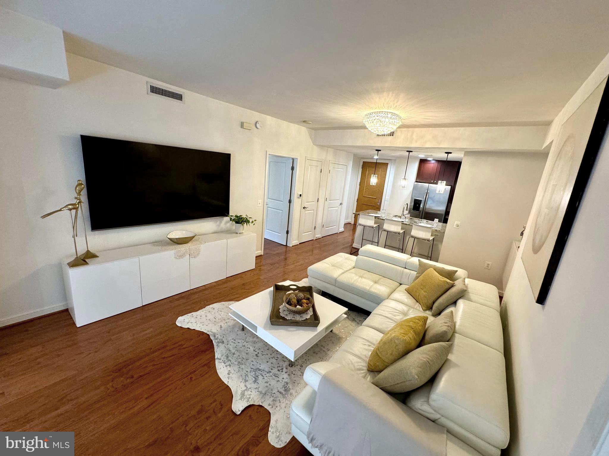 MIDTOWN AT RESTON TOWN CENTER - Residential