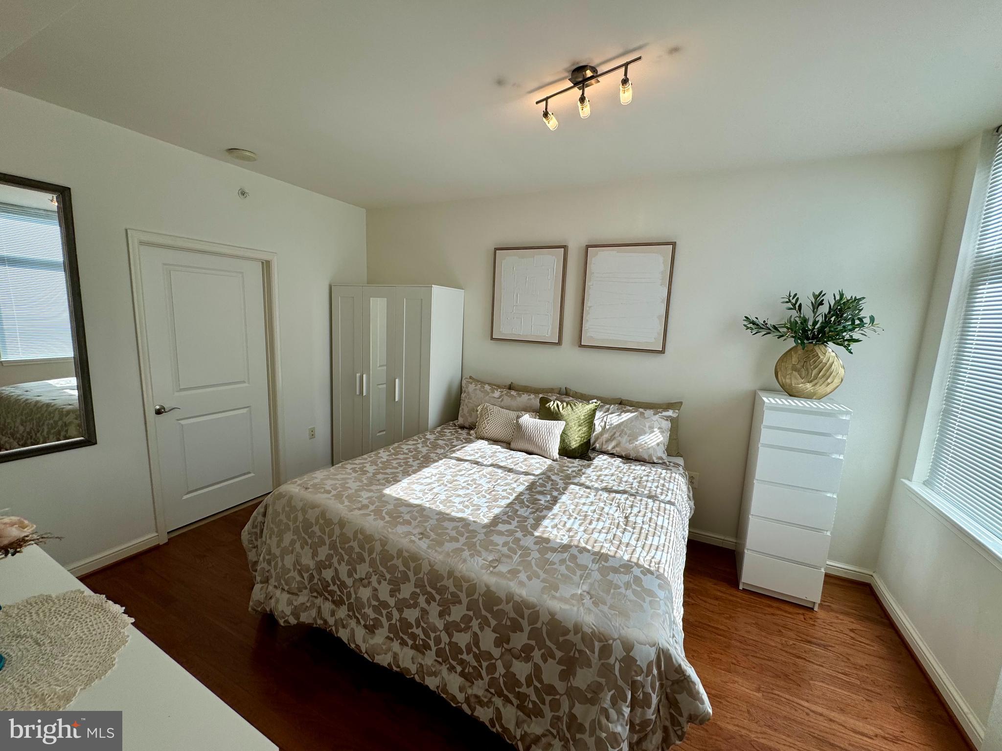 MIDTOWN AT RESTON TOWN CENTER - Residential