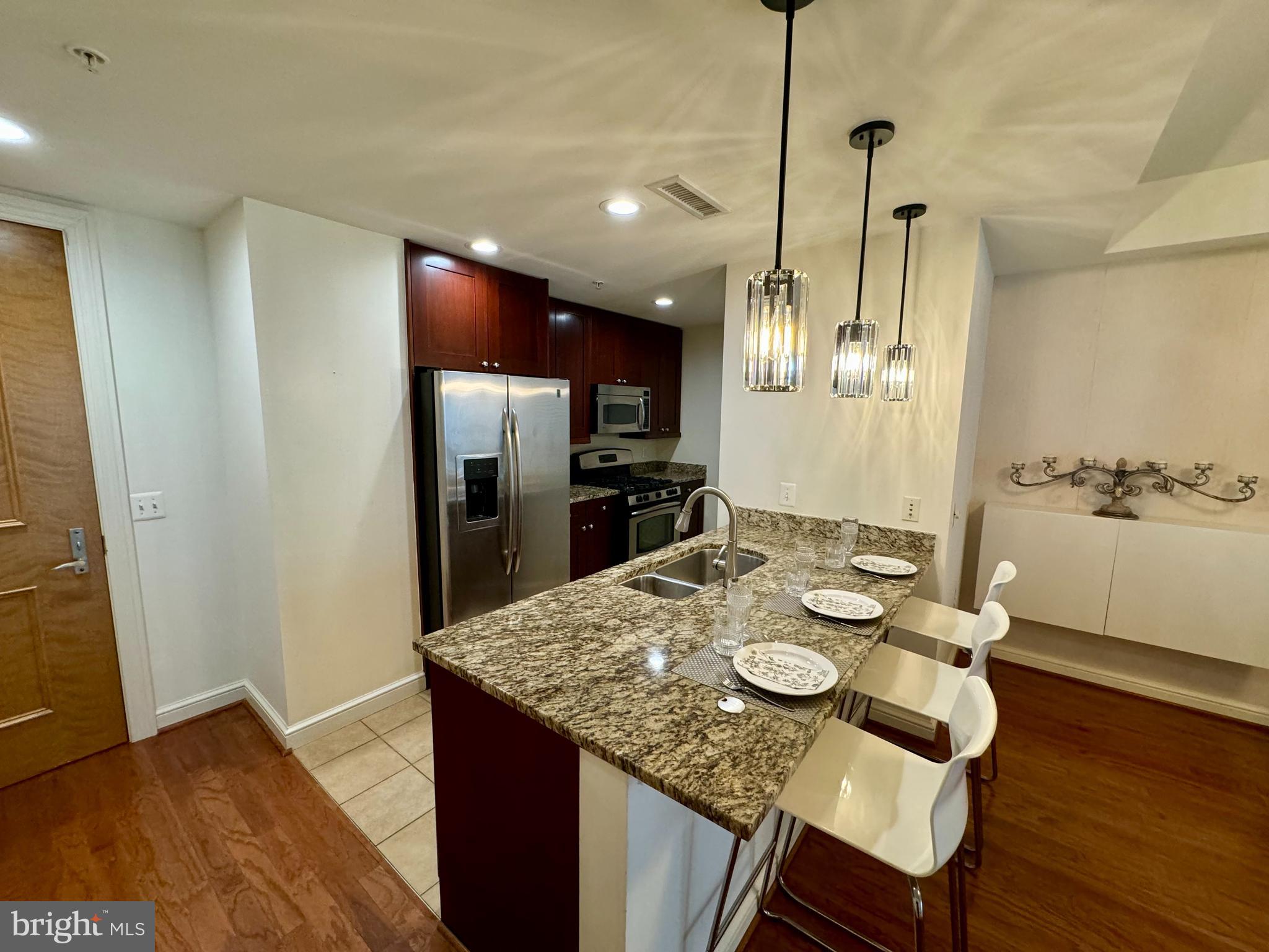 MIDTOWN AT RESTON TOWN CENTER - Residential