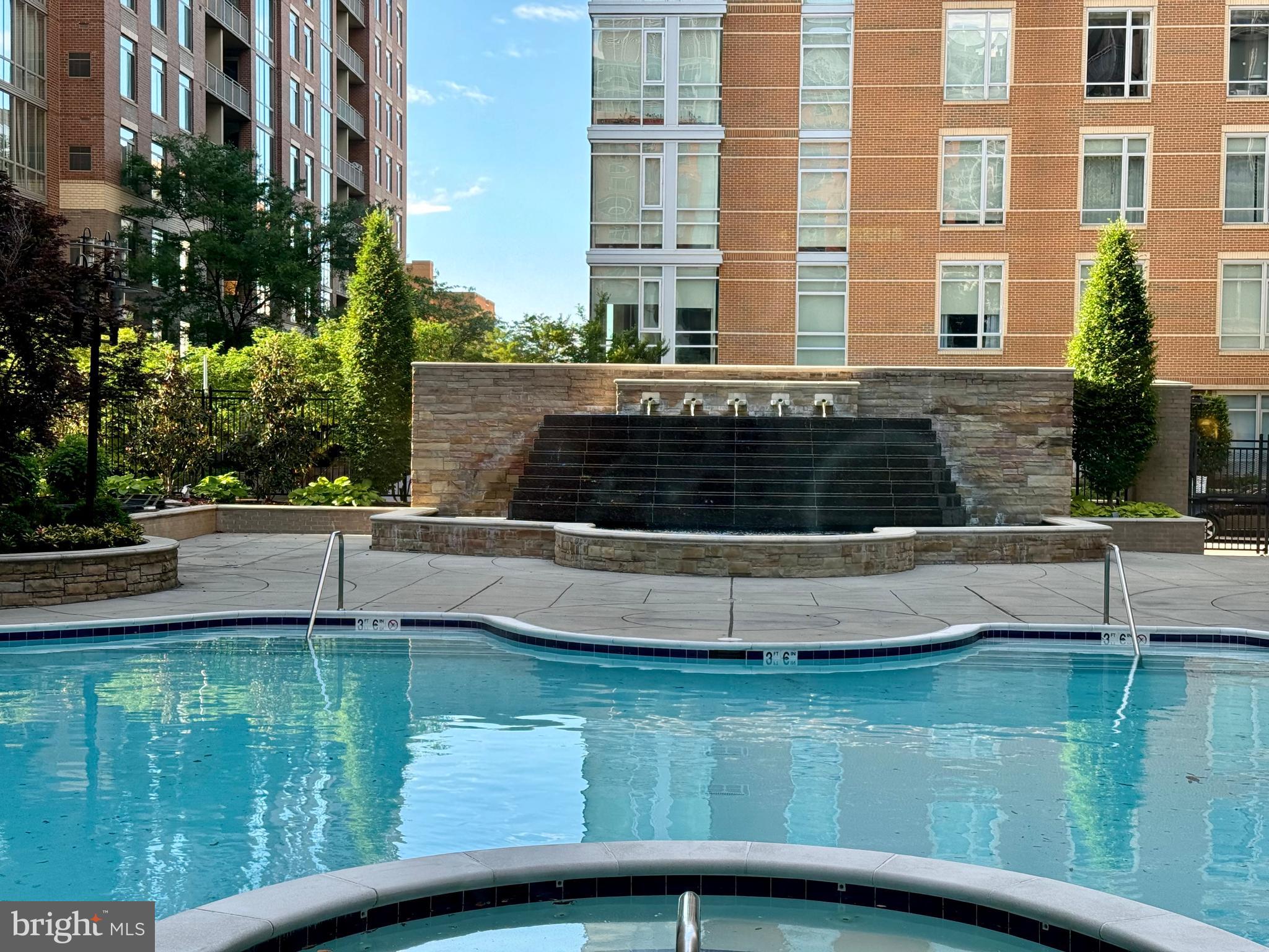 MIDTOWN AT RESTON TOWN CENTER - Residential