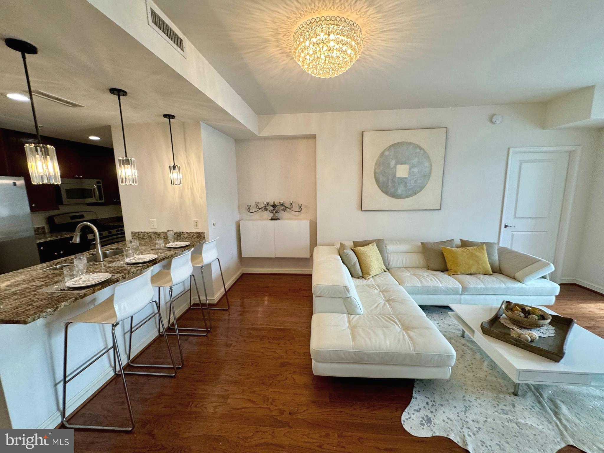 MIDTOWN AT RESTON TOWN CENTER - Residential