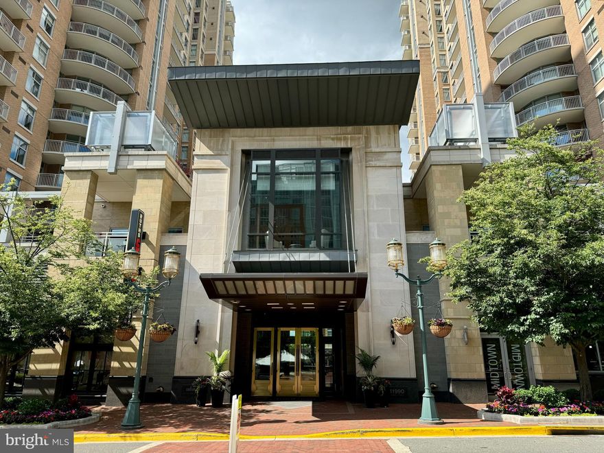 LUXURY LIVING AT MIDTOWN, ELEGANT 2 BEDROOM & 2 BATH CONDO IN HEART OF RESTON TOWN CENTER**GRANITE COUNTERTOPS**STAINLESS STEEL APPLIANCES**GAS COOKING*OPEN FLOOR PLAN WITH GLEAMING HARDWOOD FLOORS**9FT. CEILINGS*WALK-IN CLOSETS** CERAMIC TILE FLOORS IN BATHS AND KITCHEN**LUXURIOUS AMENITIES INCLUDE 24/7 CONCIERGE SERVICE, PRISTINE POOL & SPA, FITNESS CENTER, THEATER ROOM, CONFERENCE & PARTY ROOM WITH DEMO KITCHEN & 2 TERRACES BARBECUE AREAS. STEP OUTSIDE TO TRENDIEST TOWN CENTER IN AREA, UPSCALE SHOPPING, ENTERTAINMENT & FINE DINING! WALK TO RESTON TOWN CENTER METRO STOP & W&OD TRAIL**MINUTES SILVER LINE & DULLES AIRPORT.