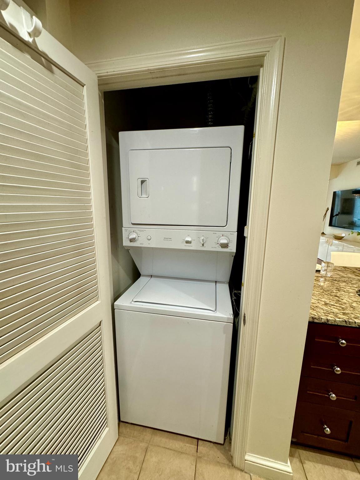 MIDTOWN AT RESTON TOWN CENTER - Residential