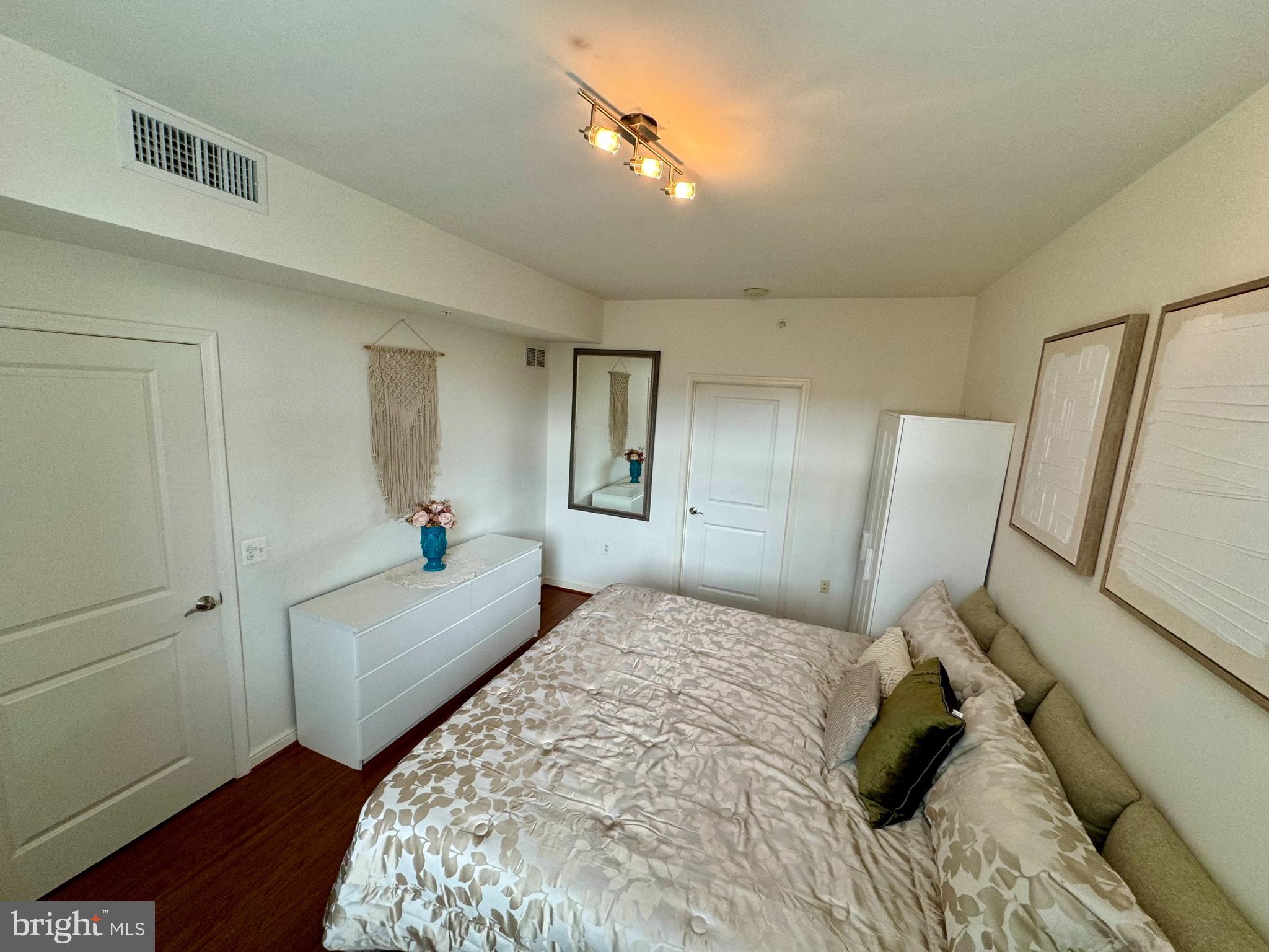 MIDTOWN AT RESTON TOWN CENTER - Residential