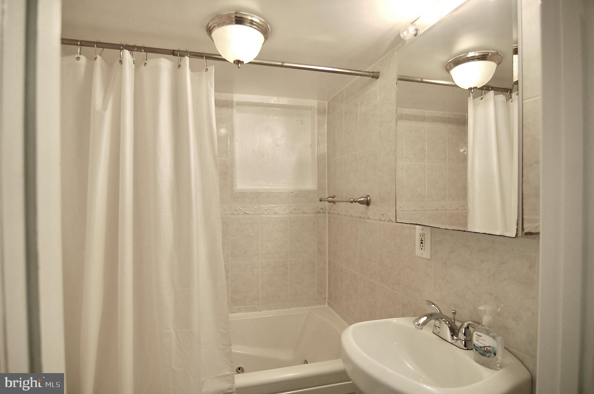 BROYHILL LANGLEY ESTATES - Residential Lease