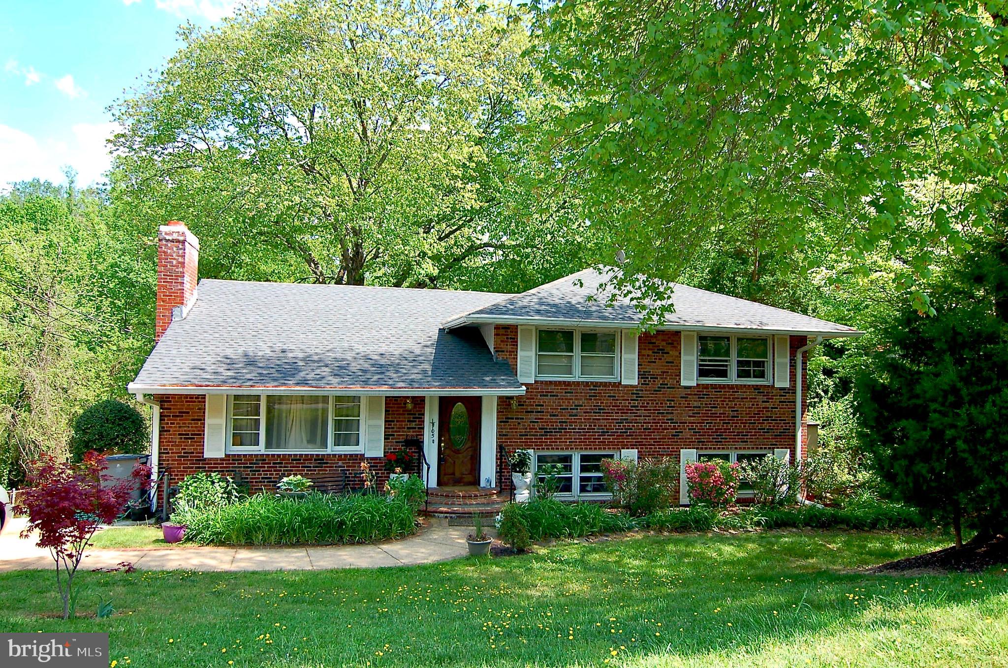 BROYHILL LANGLEY ESTATES - Residential Lease