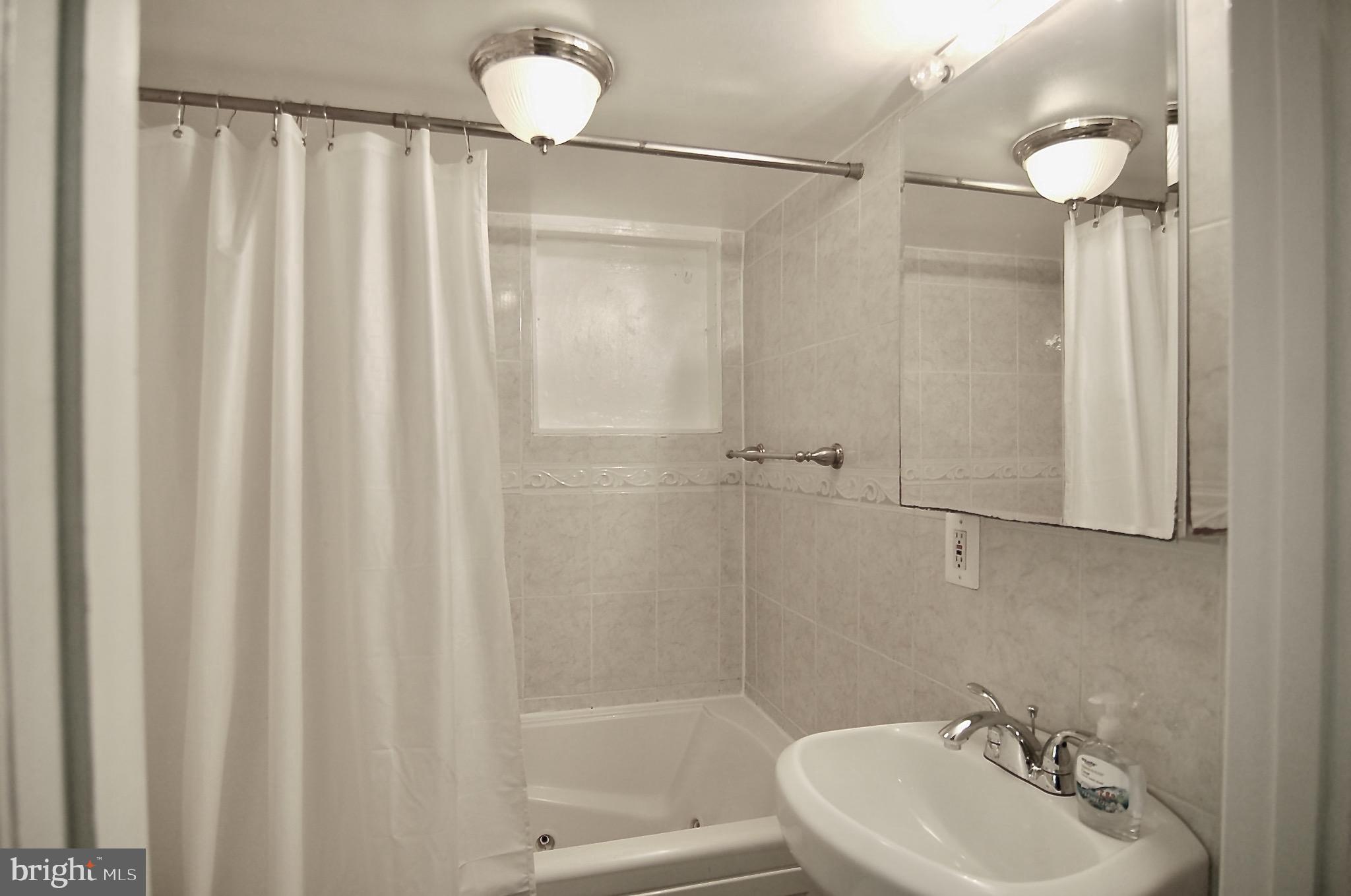 BROYHILL LANGLEY ESTATES - Residential Lease