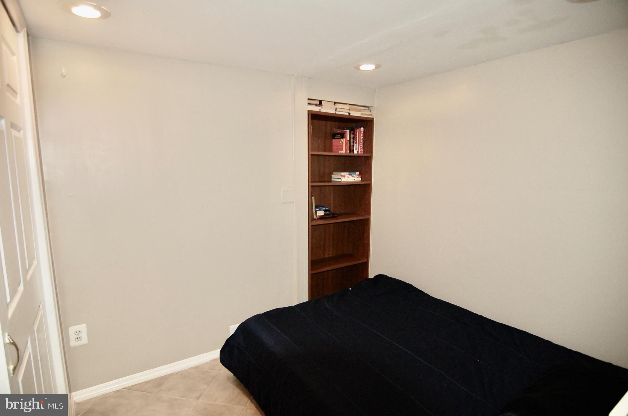 BROYHILL LANGLEY ESTATES - Residential Lease