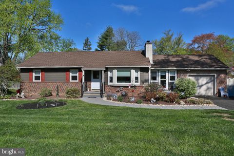 Photo of 158 S Shady Retreat Road, DOYLESTOWN, PA 18901 (MLS # PABU2118510)