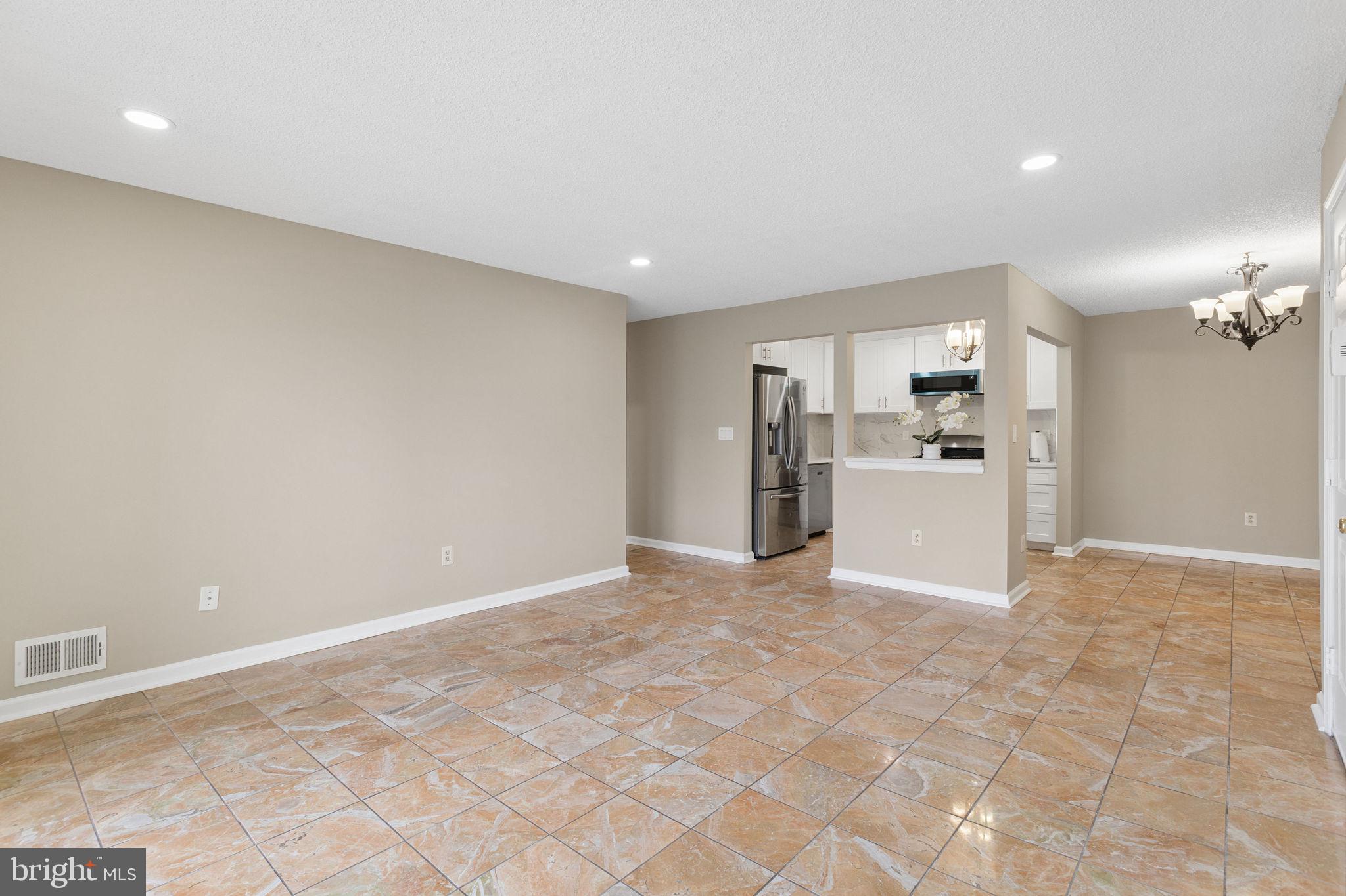 10 VOSCEK COURT