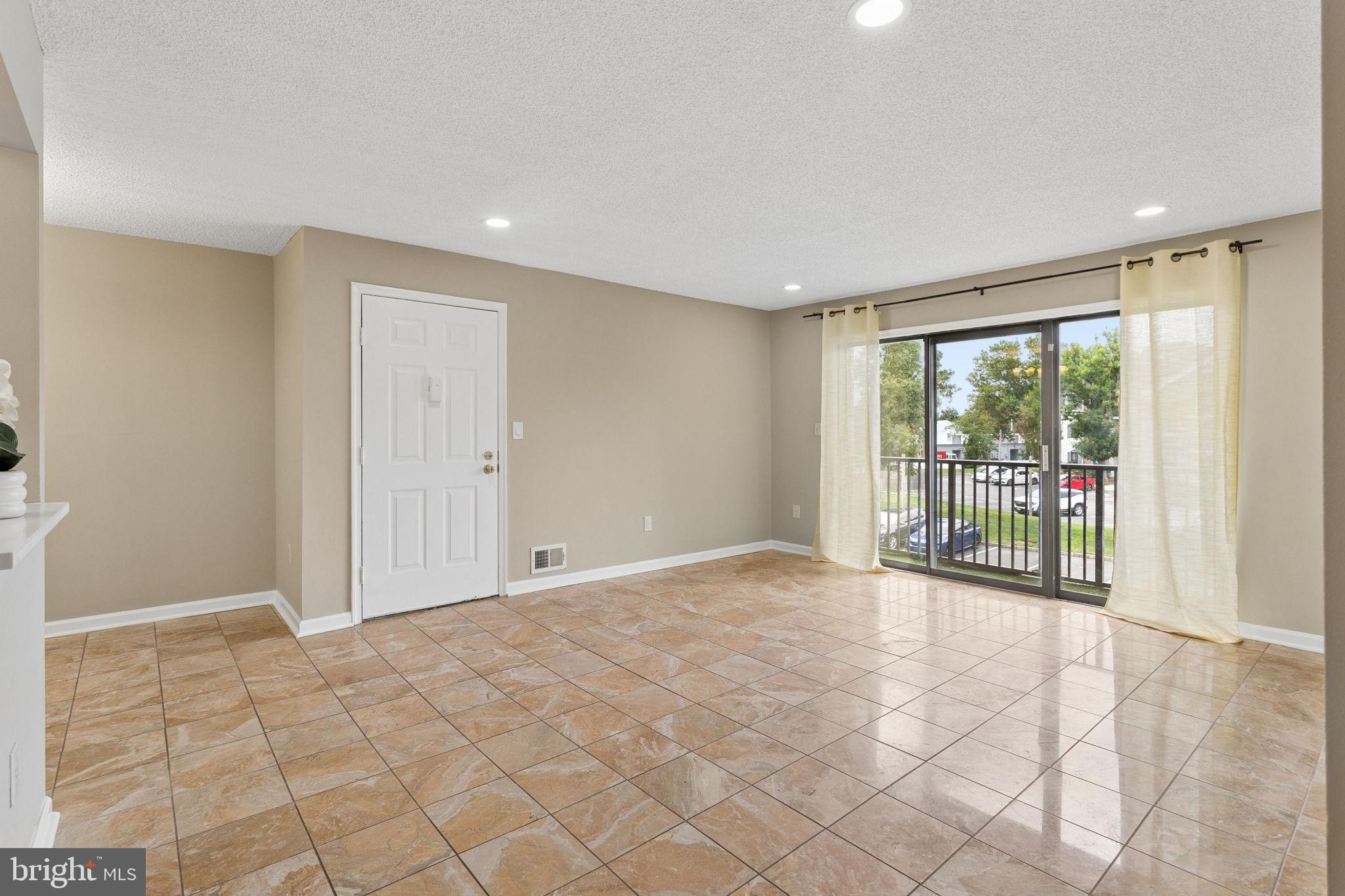 10 VOSCEK COURT