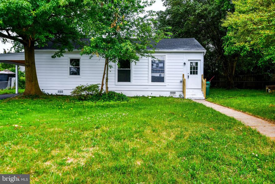 WELCOME HOME!  THIS HOT HOME IS AMAZING WITH 3 BEDROOMS AND 1 FULL BATH.  IT'S PRICED TO SELL AND AWAITING THE PERFECT BUYER.  IT'S A GORGEOUS RAMBLER  WITH ALL NEW UPGRADED GRAY SHAKER KITCHEN CABINETS, STAINLESS STEEL APPLIANCES, QUARTZ COUNTERTOPS, BACK SPLASH, LIGHT FIXTURES, RECESS LIGHTS, CEILING FANS WITH LIGHTS, REFINISHED WOOD FLOORING, A FRESH COAT OF PAINT, WASHER, AND DRYER. NEW WINDOWS, NEW ROOF, NEW PORCH, AND REAR SUNROOM, NEW DRIVEWAY, FULLY UPGRADED BATHROOM, AND MUCH MORE.