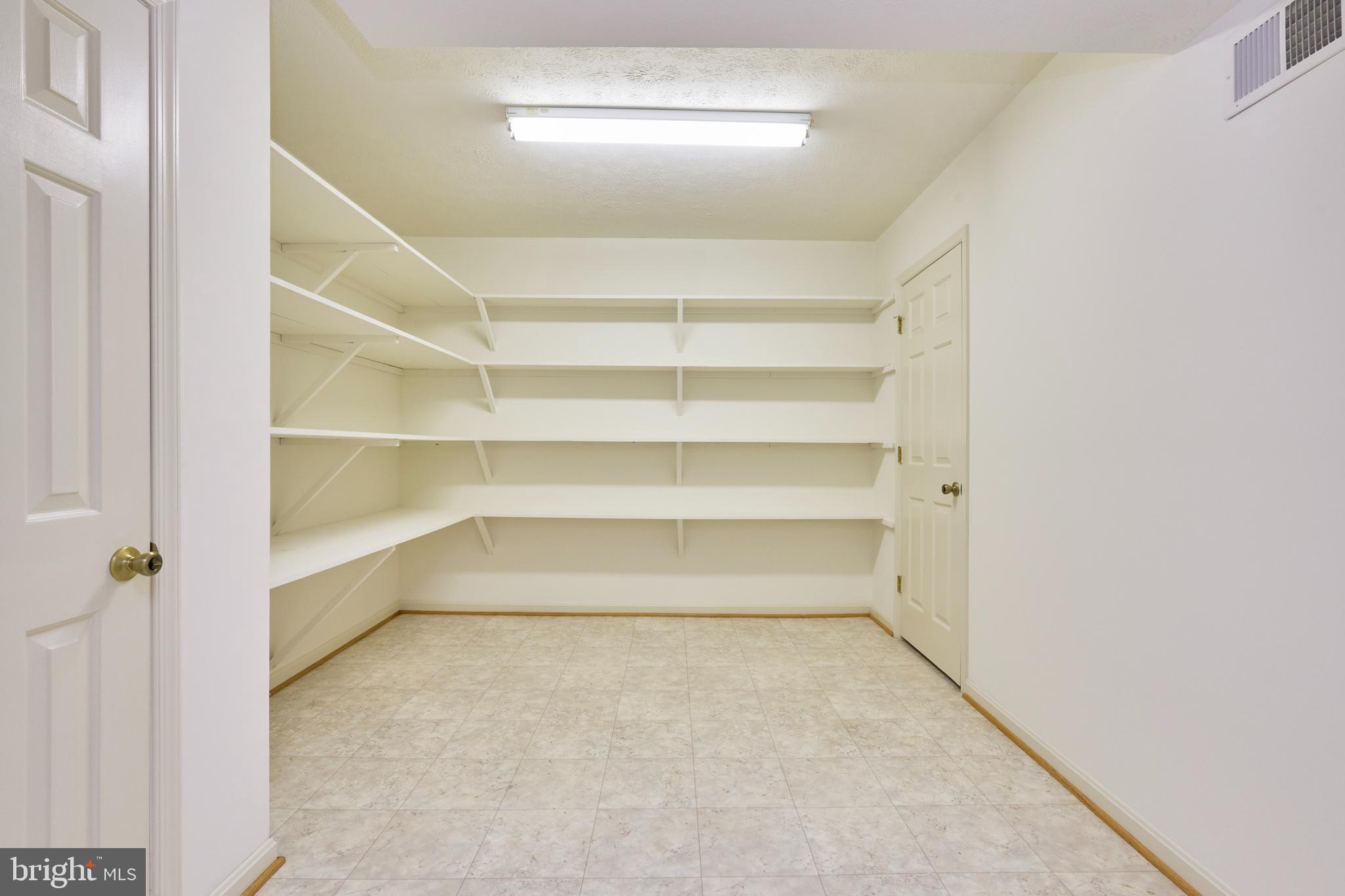 HILLTOP - Residential Lease