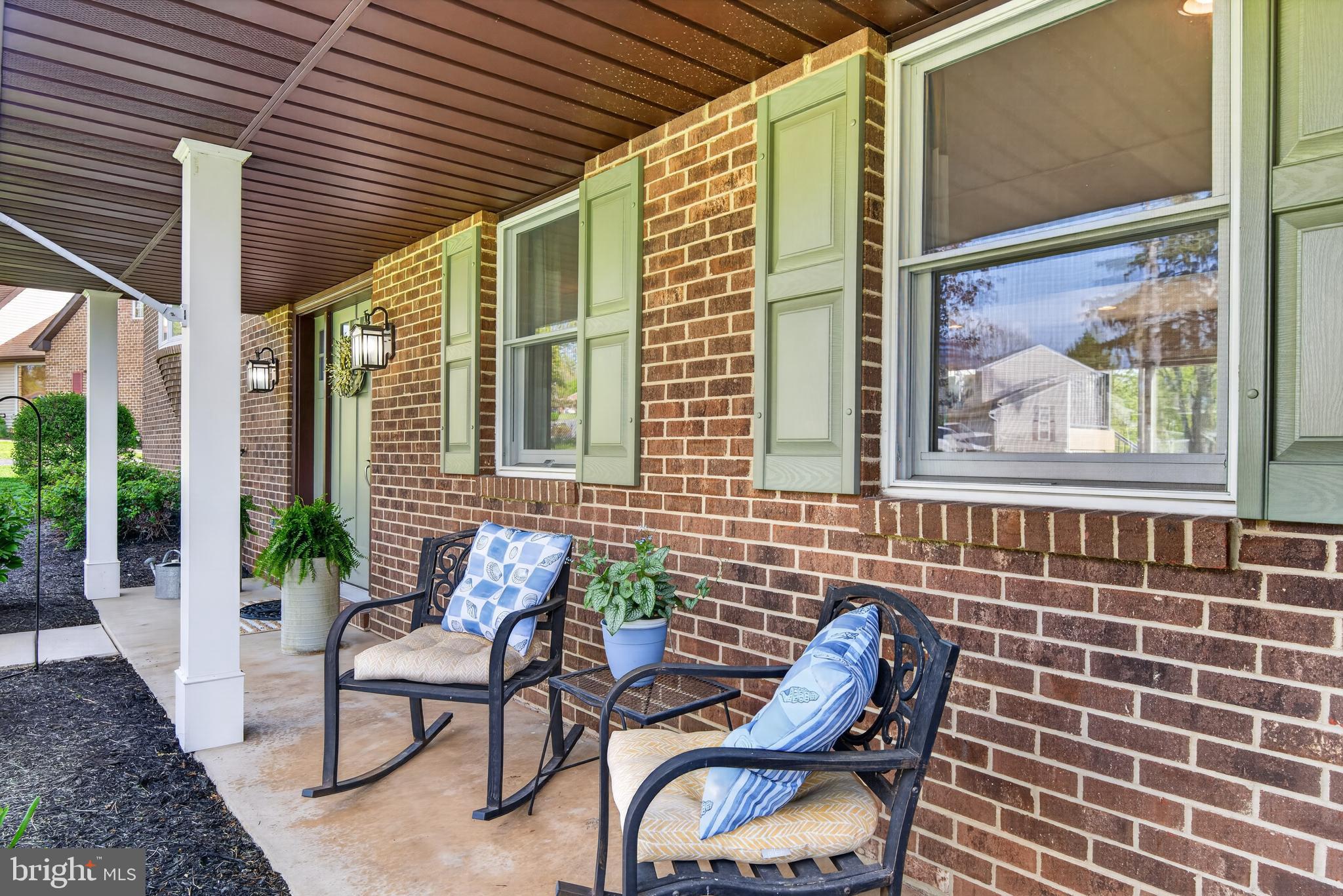 1612 YORKTOWNE DRIVE